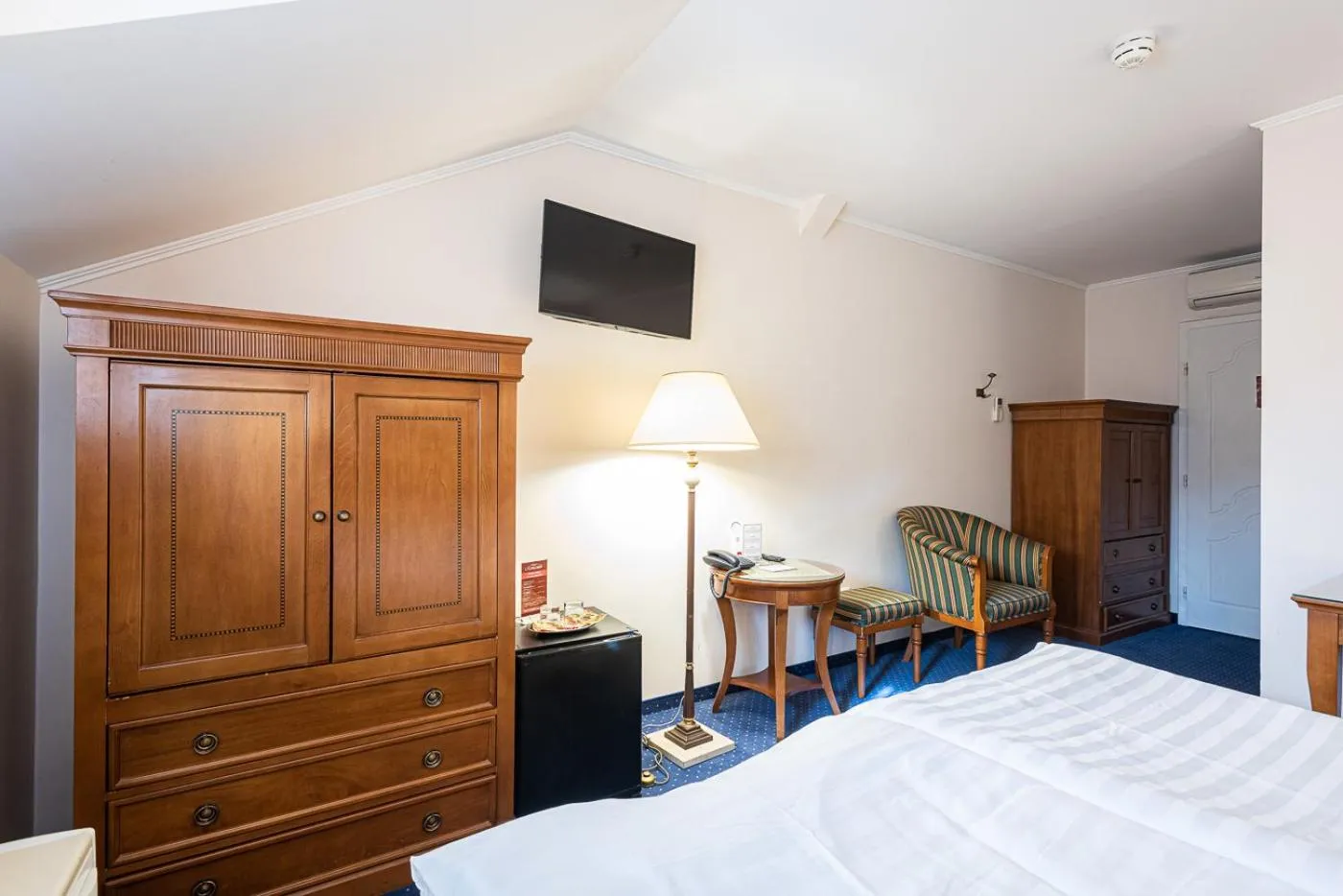 Bed in Hotel Romantik Eger