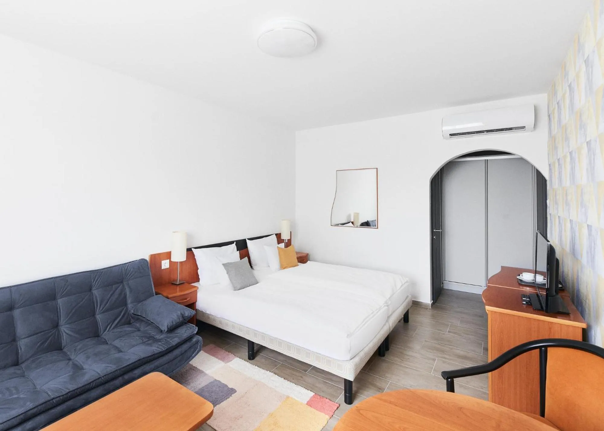 Photo of the whole room in Lorelei Pension Adults Only