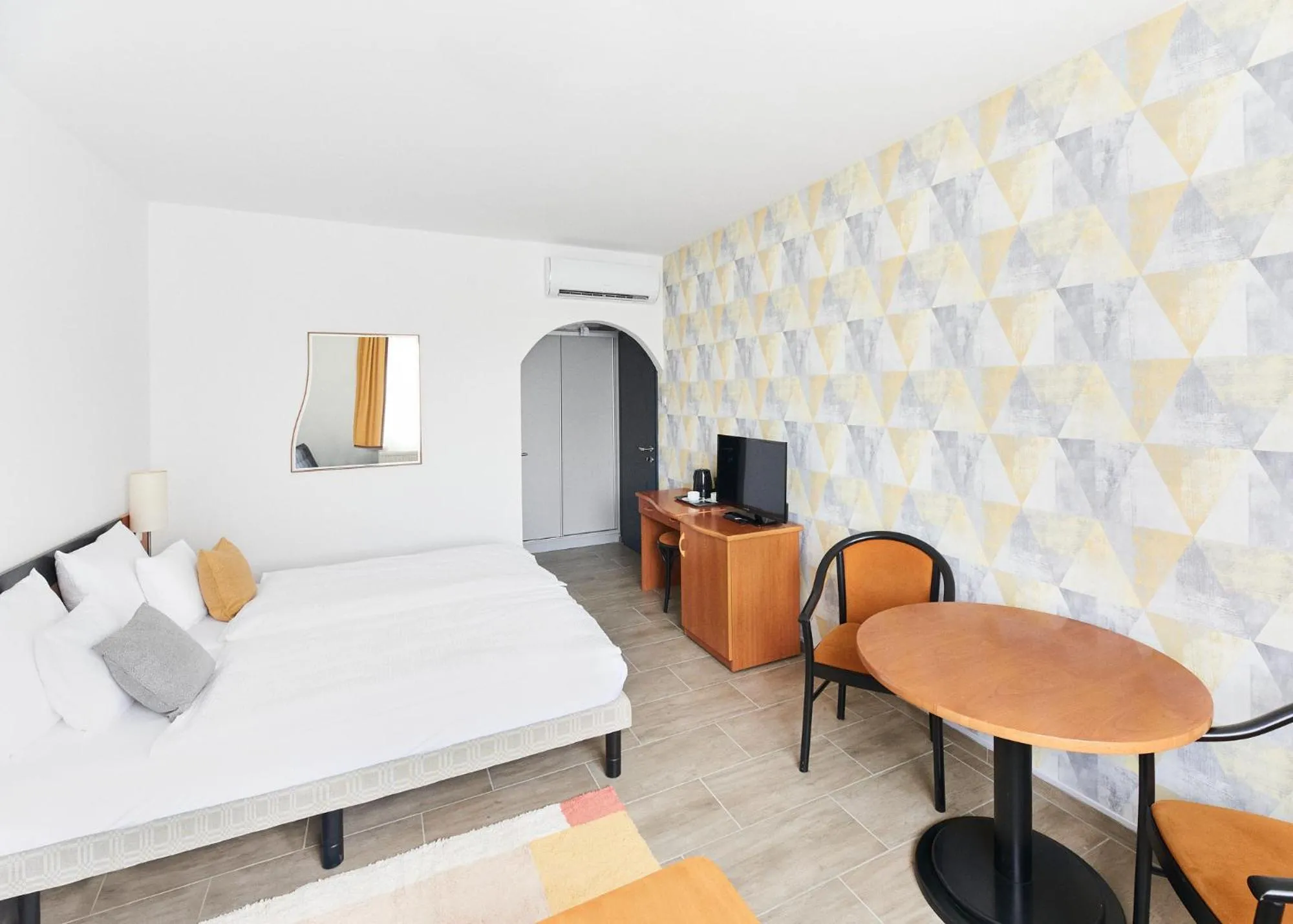 Photo of the whole room in Lorelei Pension Adults Only