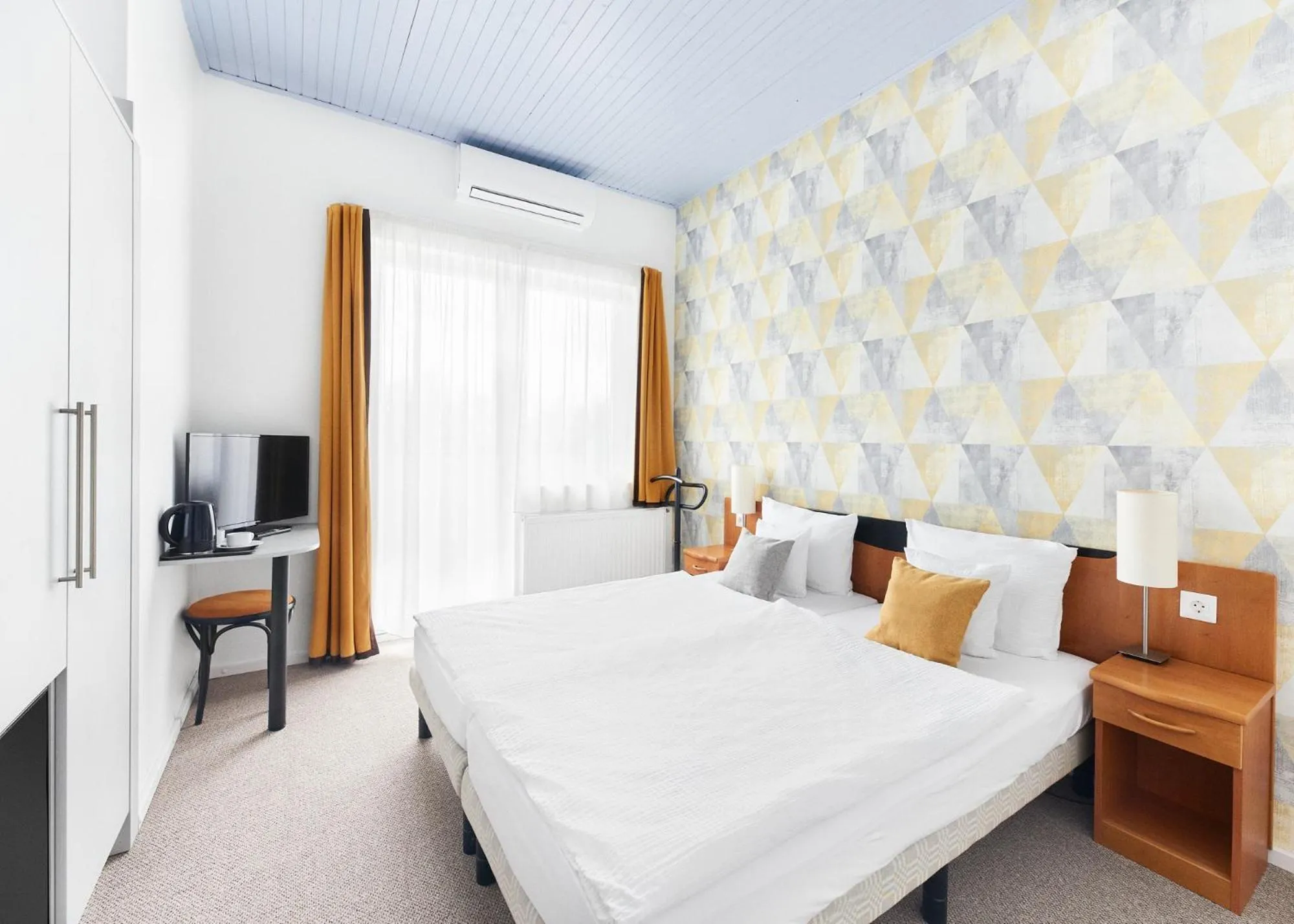 Photo of the whole room in Lorelei Pension Adults Only