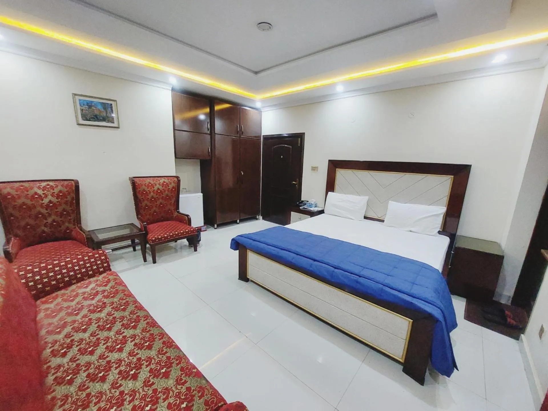 Photo of the whole room, Bed in Hotel White Pearl