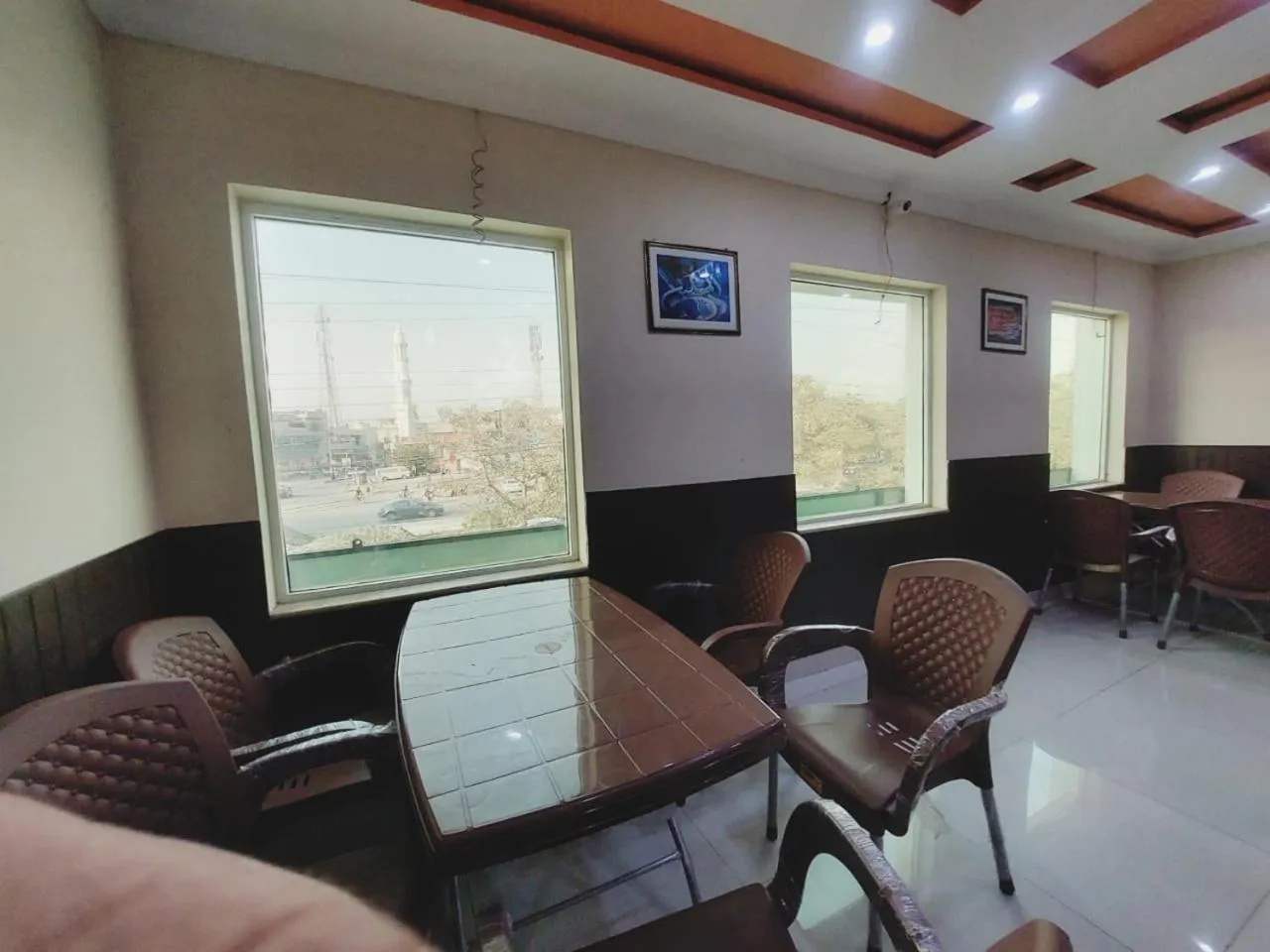 Dining area in Hotel White Pearl