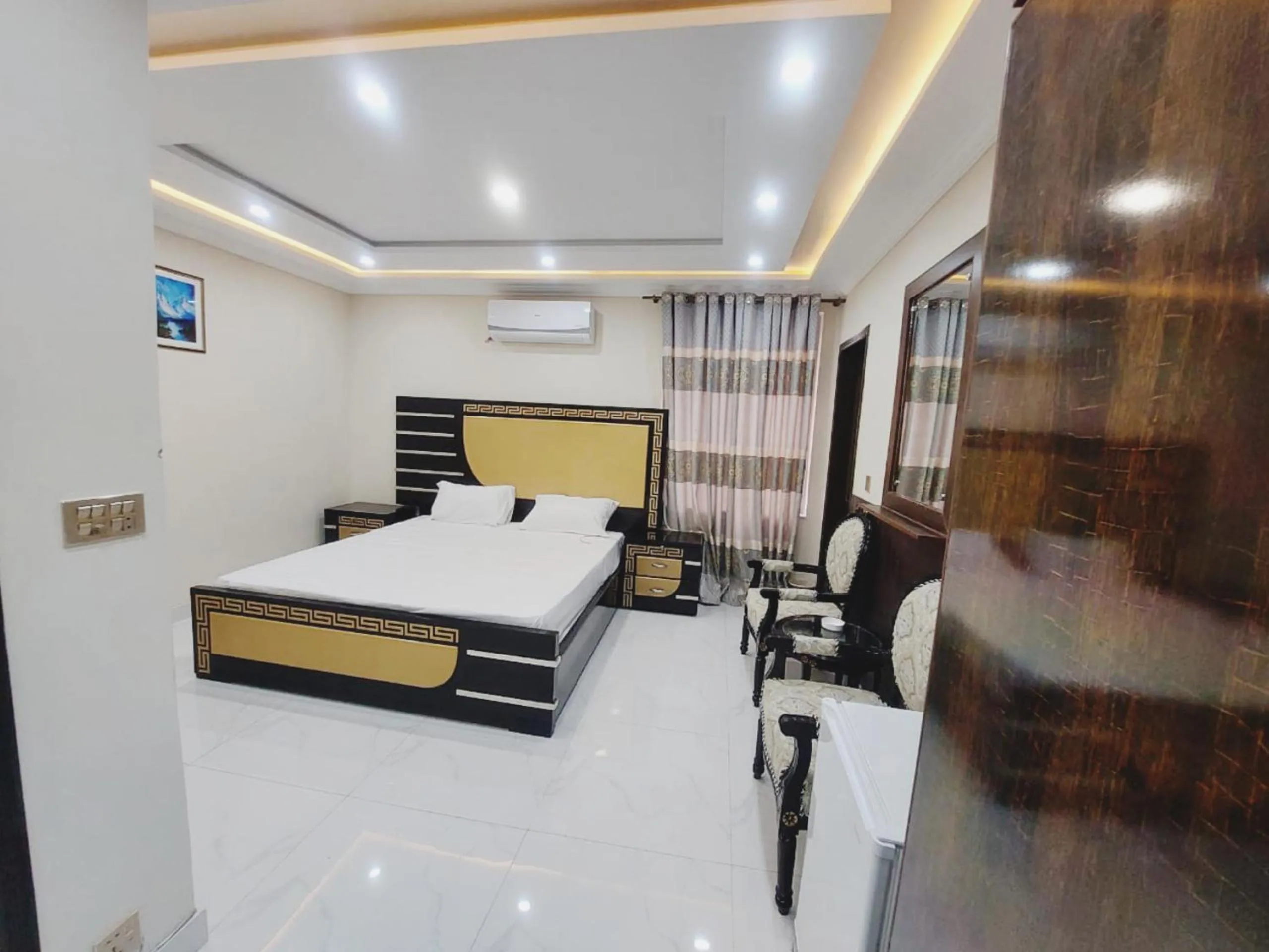 Photo of the whole room, Bed in Hotel White Pearl