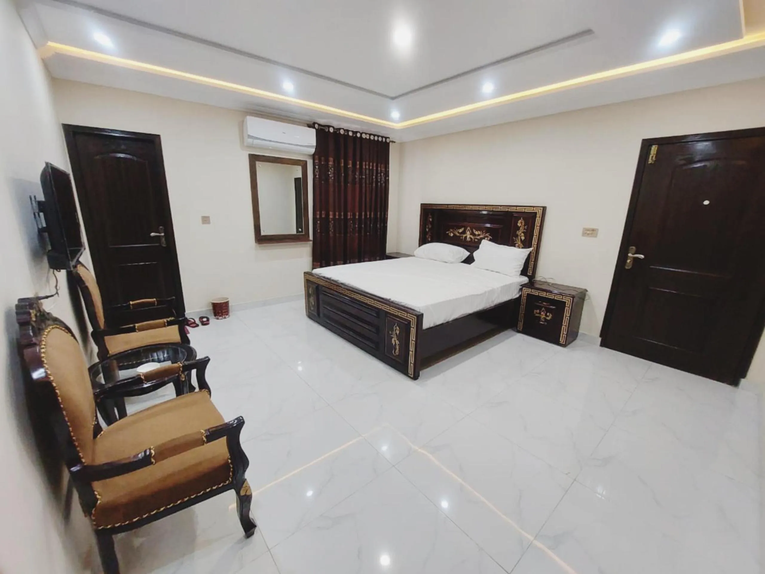 Photo of the whole room, Bed in Hotel White Pearl