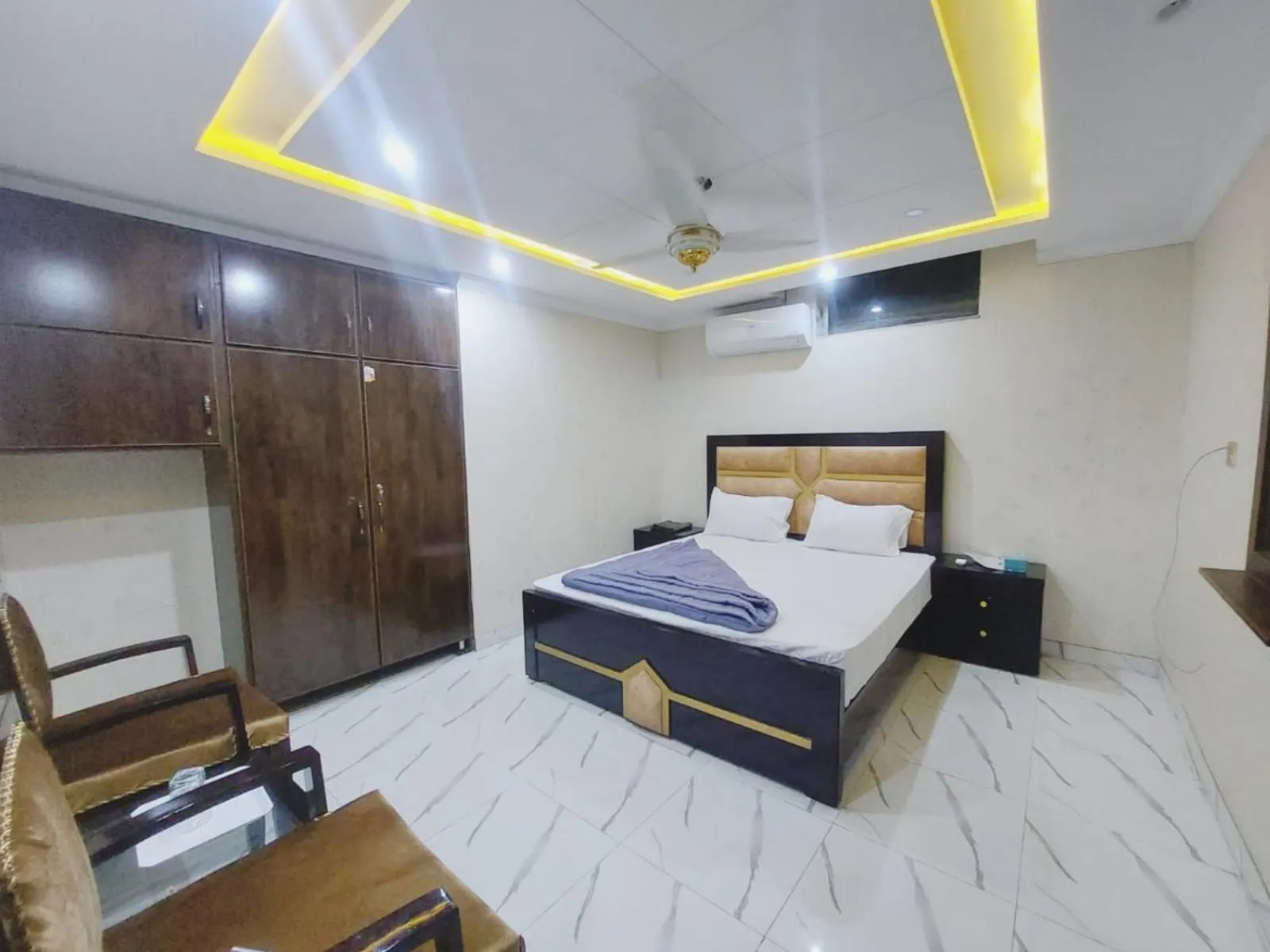 Photo of the whole room, Bed in Hotel White Pearl