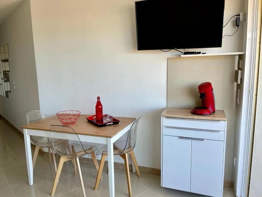 Coffee/tea facilities in Superbe Studio Le pavois