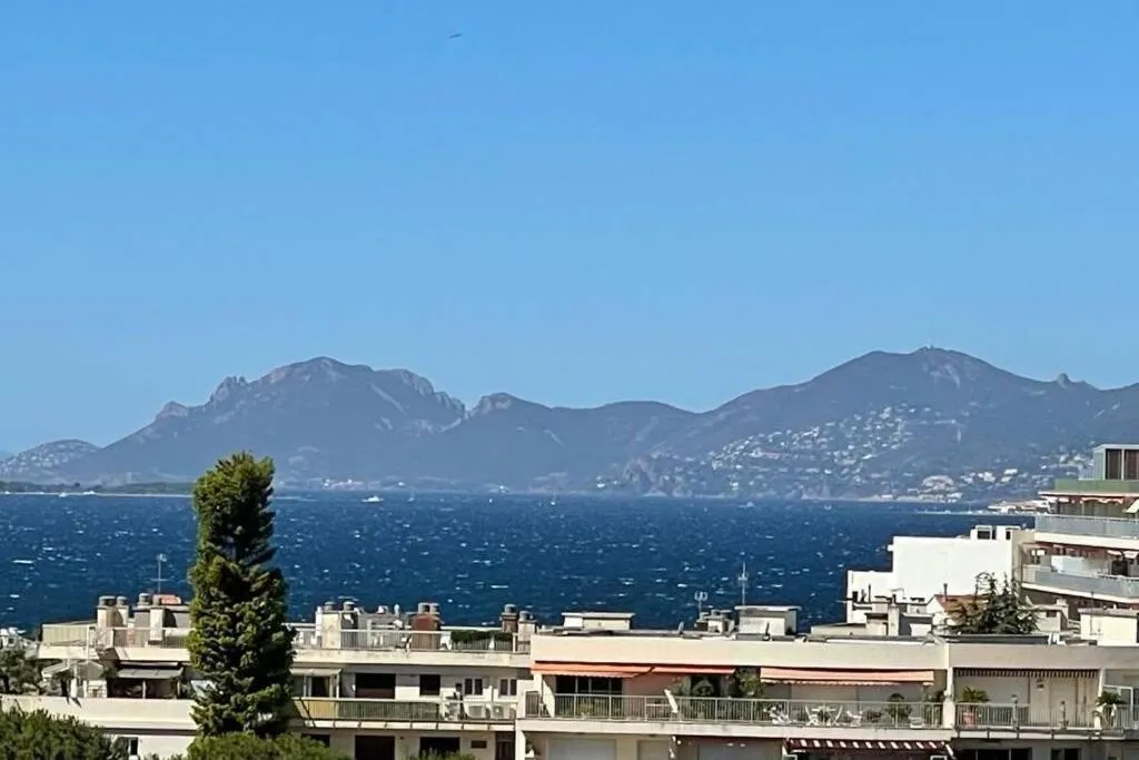 Sea view in Superbe Studio Le pavois