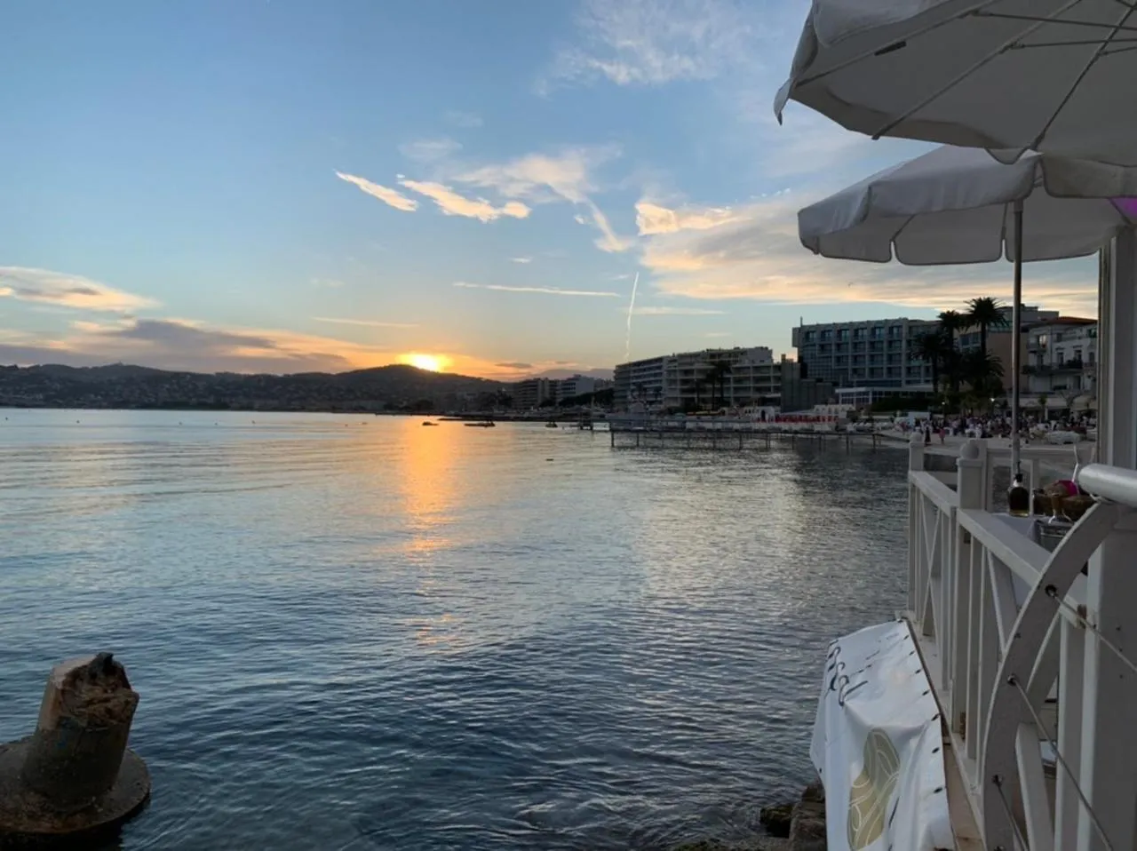 Sunset in Superbe Studio Le pavois