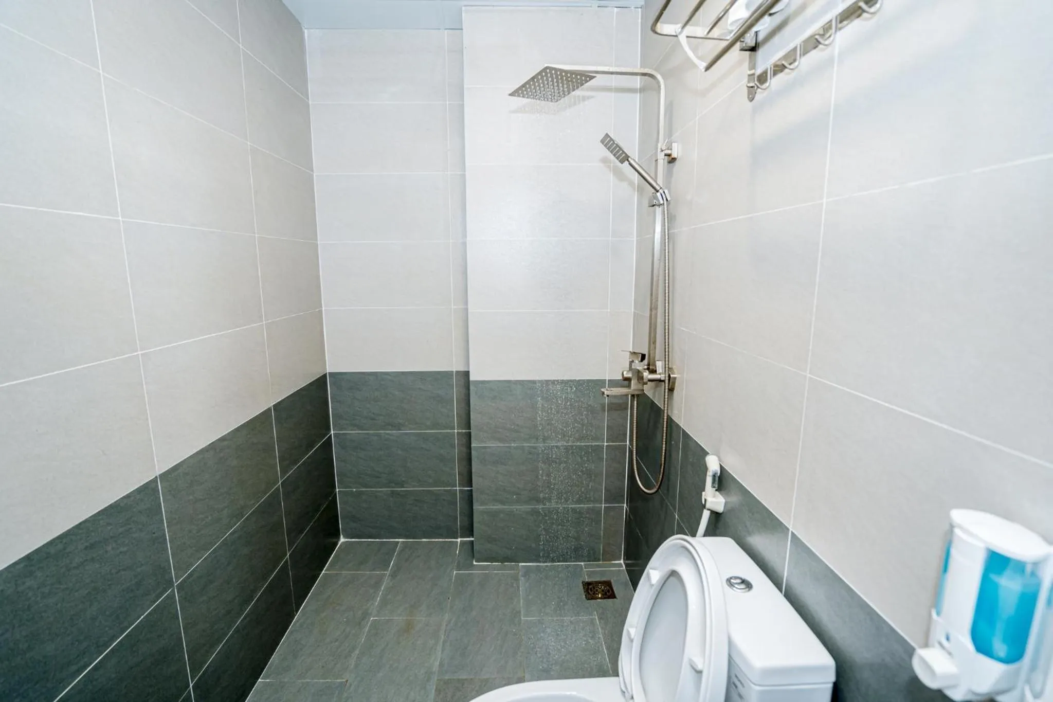 Bathroom in QUANG VINH HOTEL