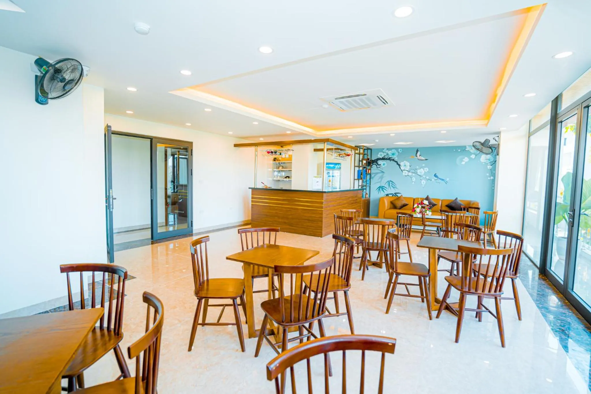 Lounge or bar in QUANG VINH HOTEL