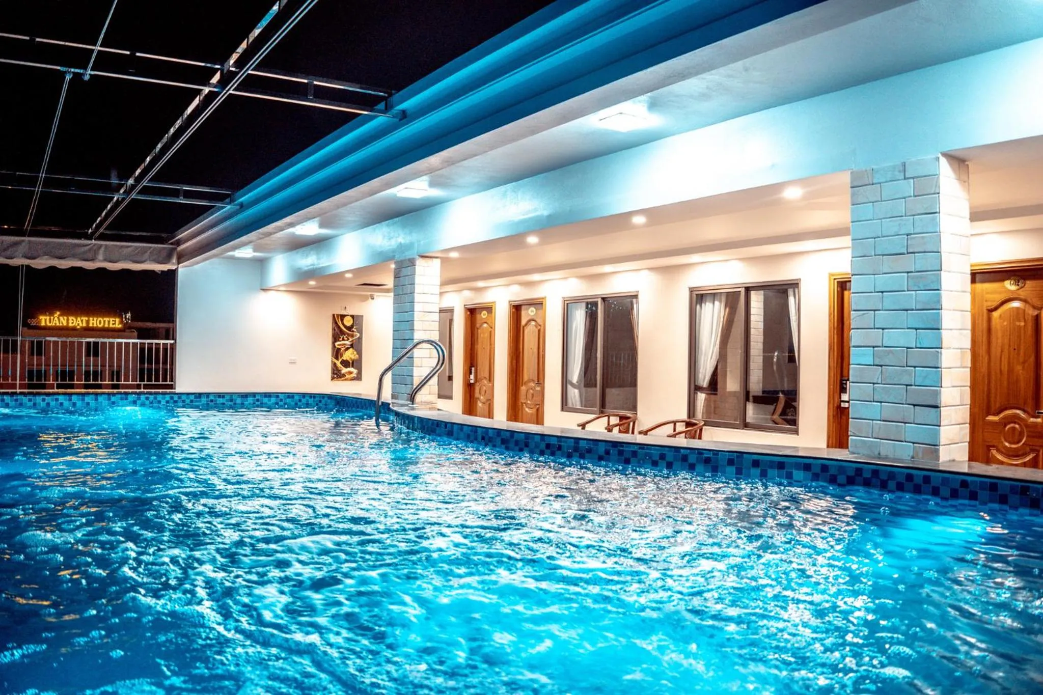 Swimming pool in QUANG VINH HOTEL