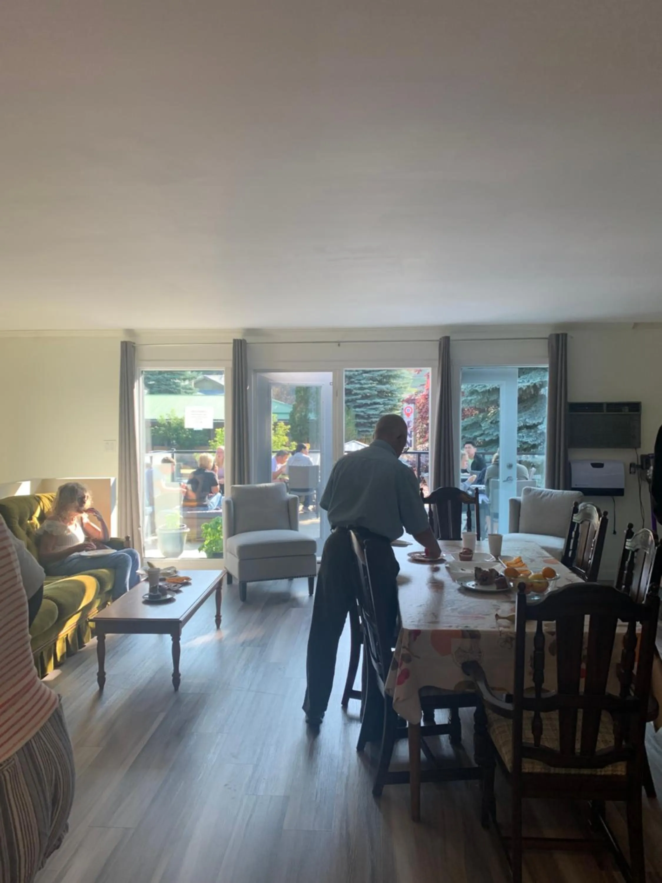 Restaurant/places to eat in Destination INN