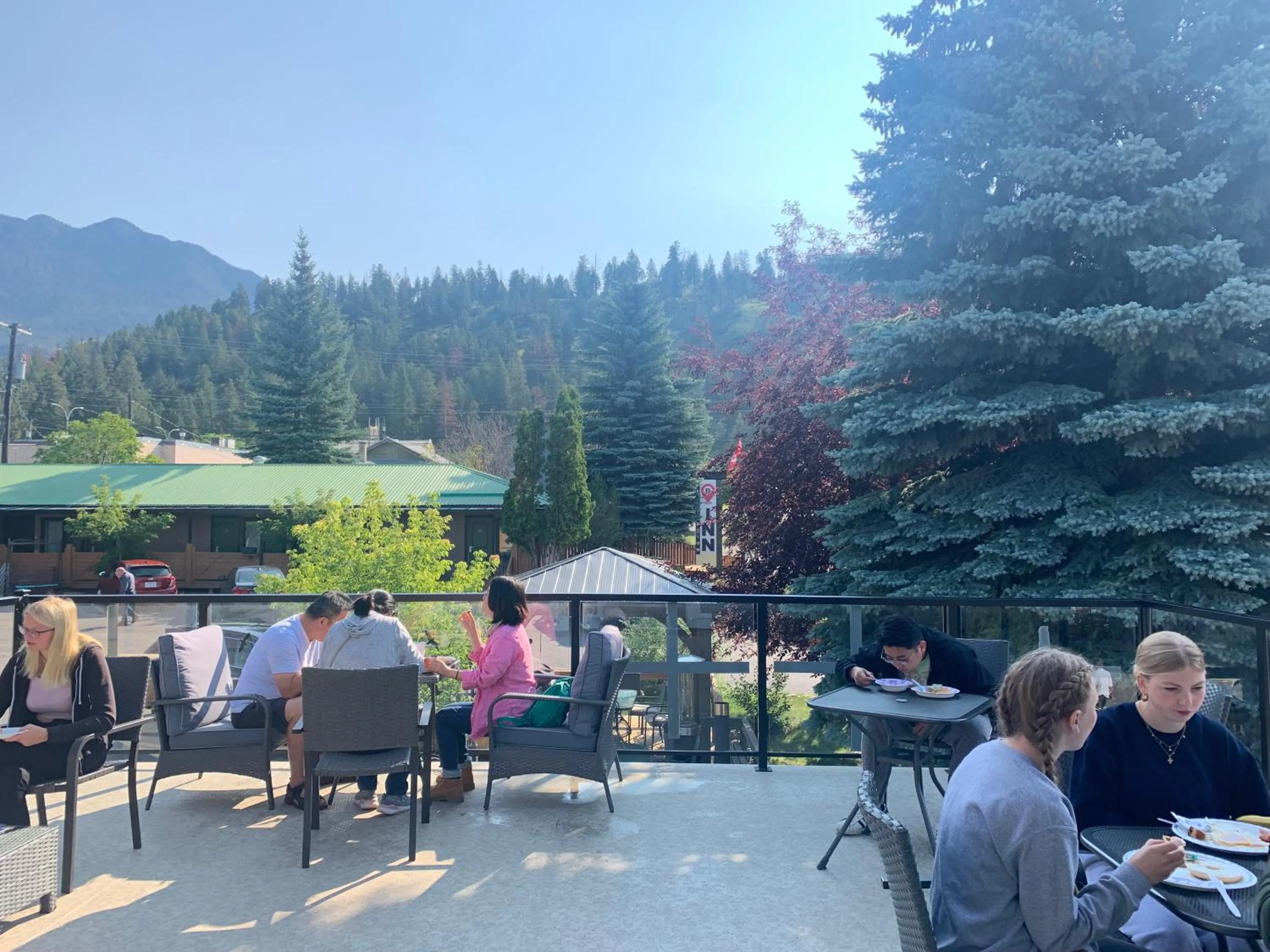 Restaurant/places to eat in Destination INN