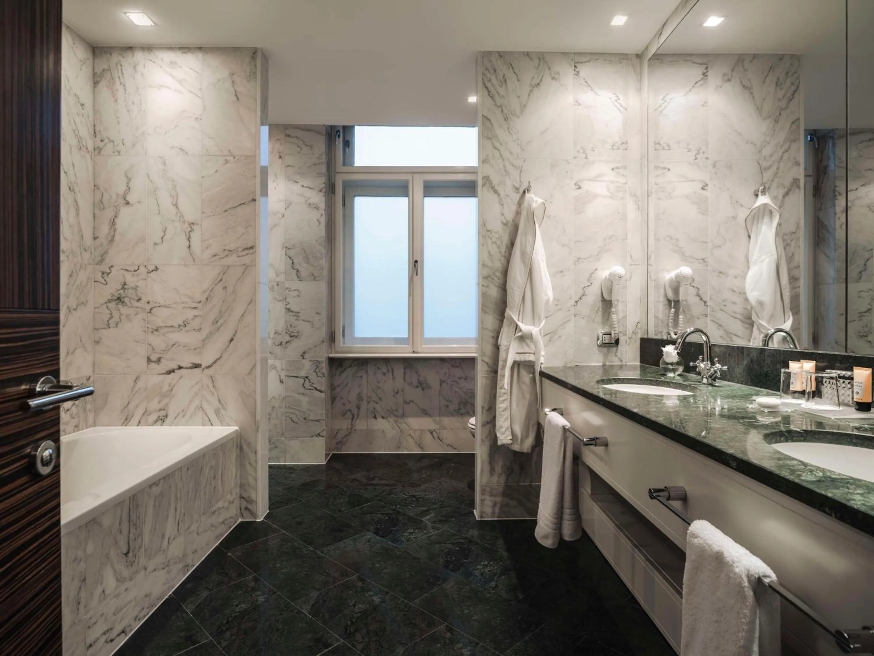 Bathroom in Anantara New York Palace Budapest - A Leading Hotel of the World