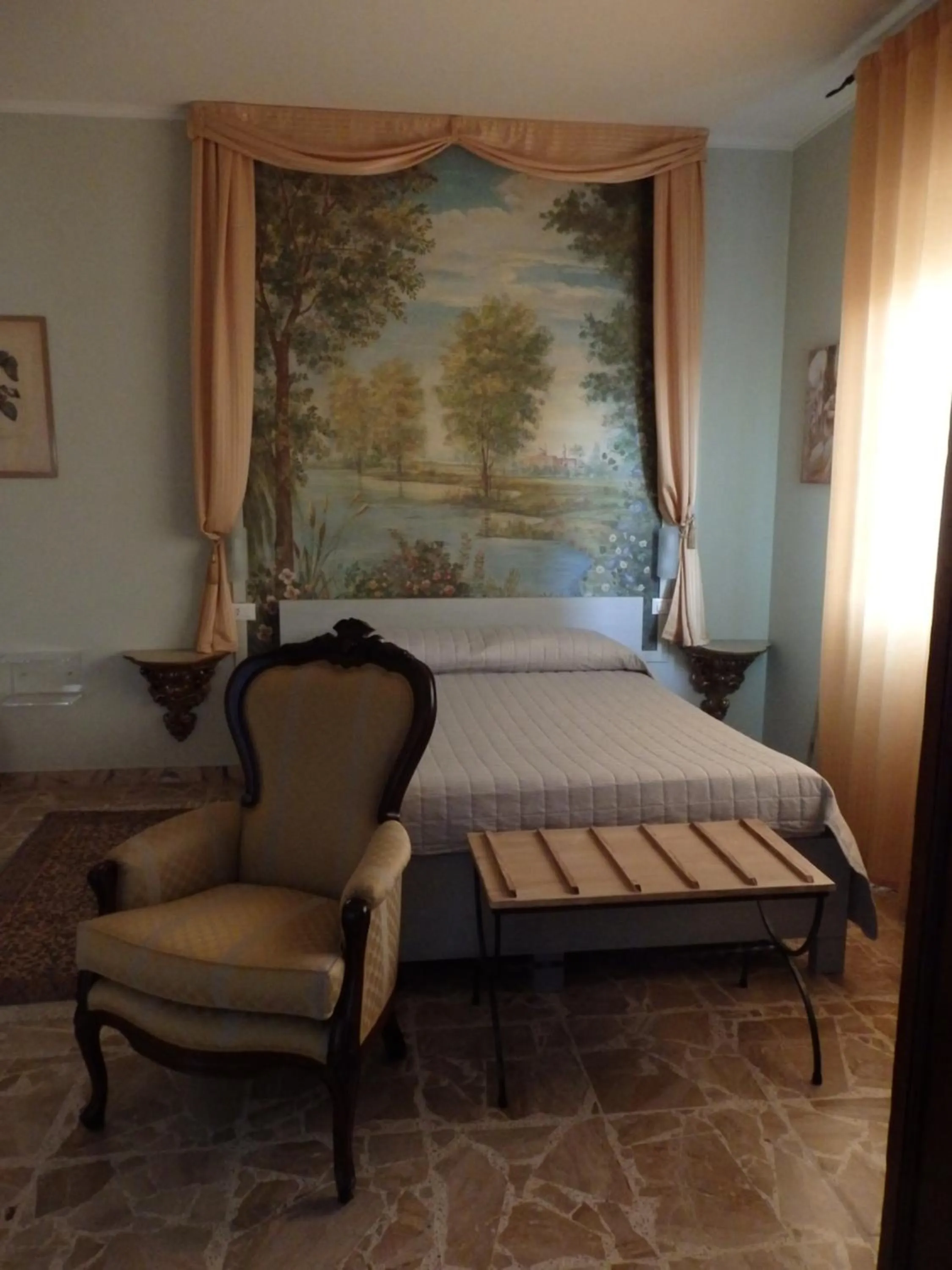 Photo of the whole room, Bed in Riflessi d'Arte