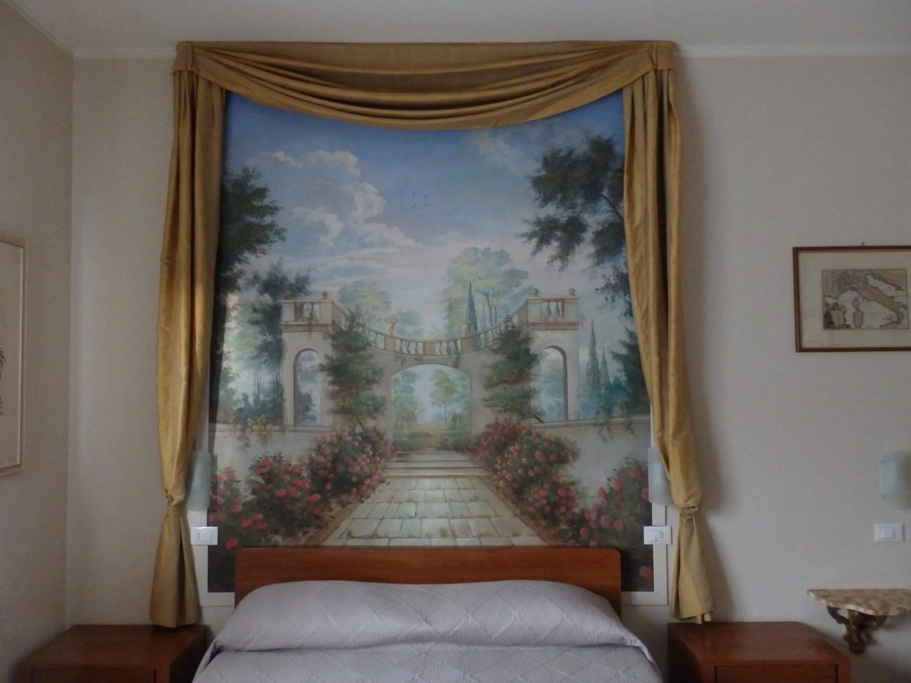 Decorative detail, Bed in Riflessi d'Arte