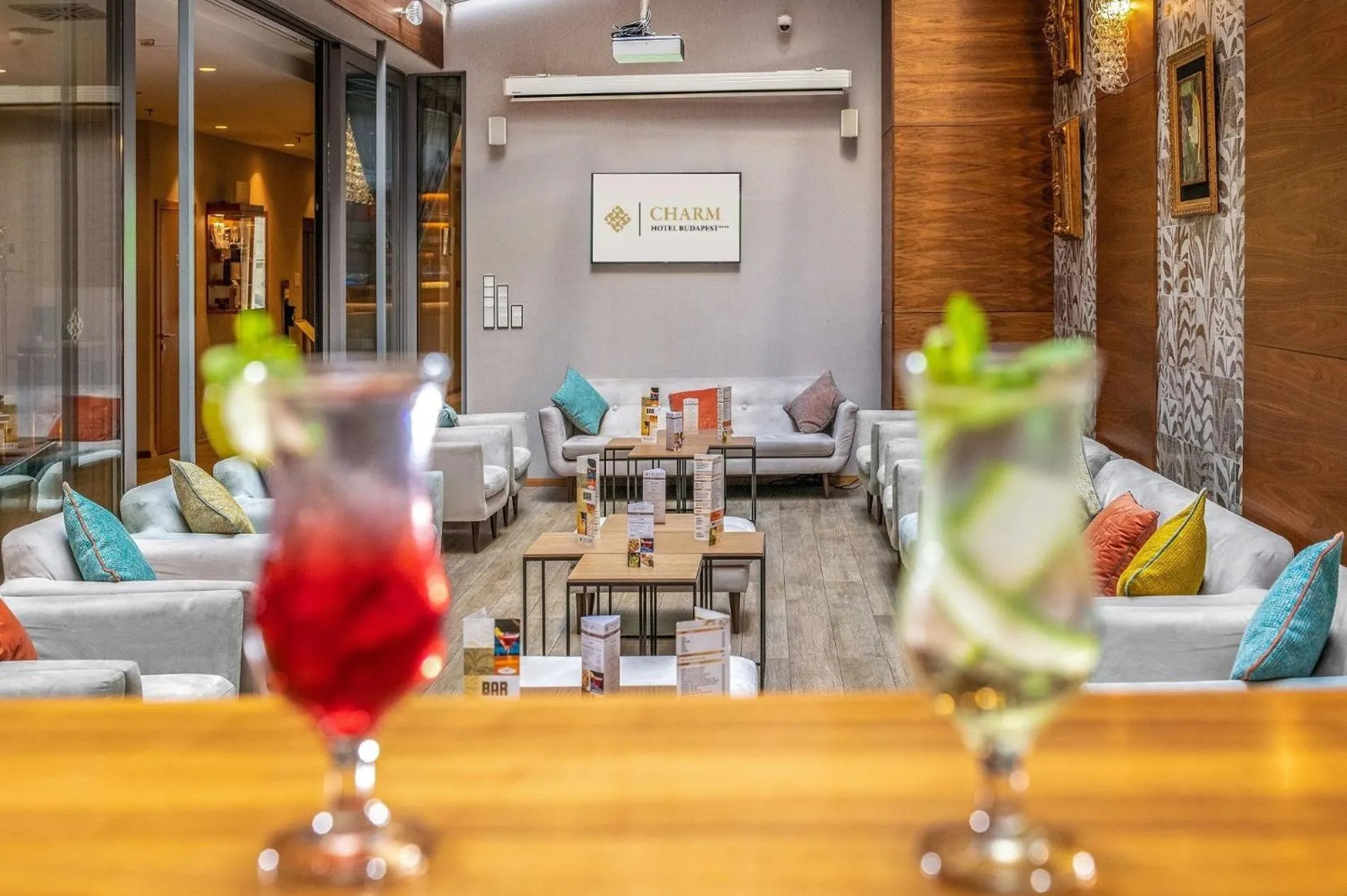 Lounge or bar in Charm Hotel Budapest - formerly Boutique Hotel Budapest