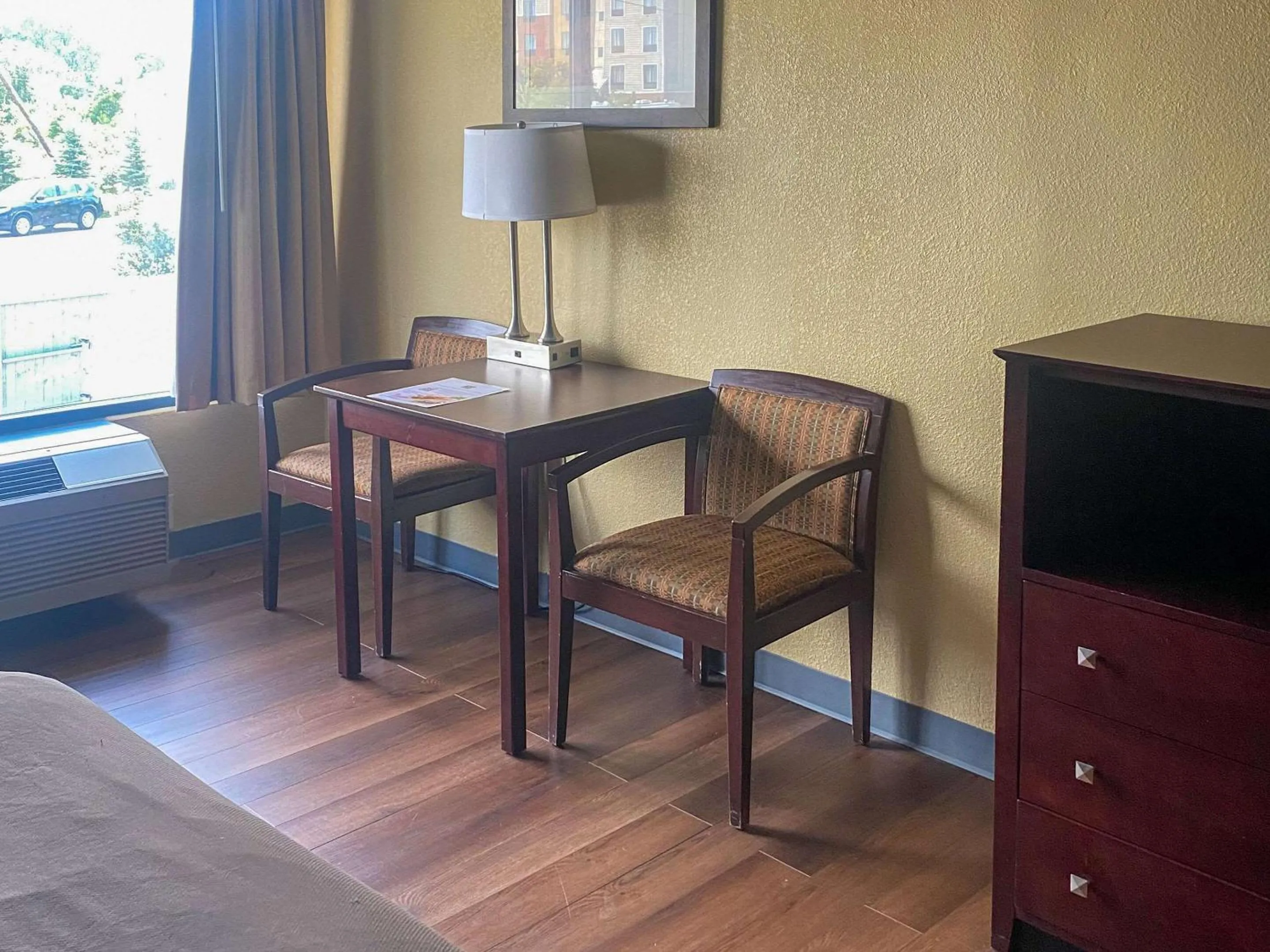 Bedroom in Suburban Studios Buffalo Airport