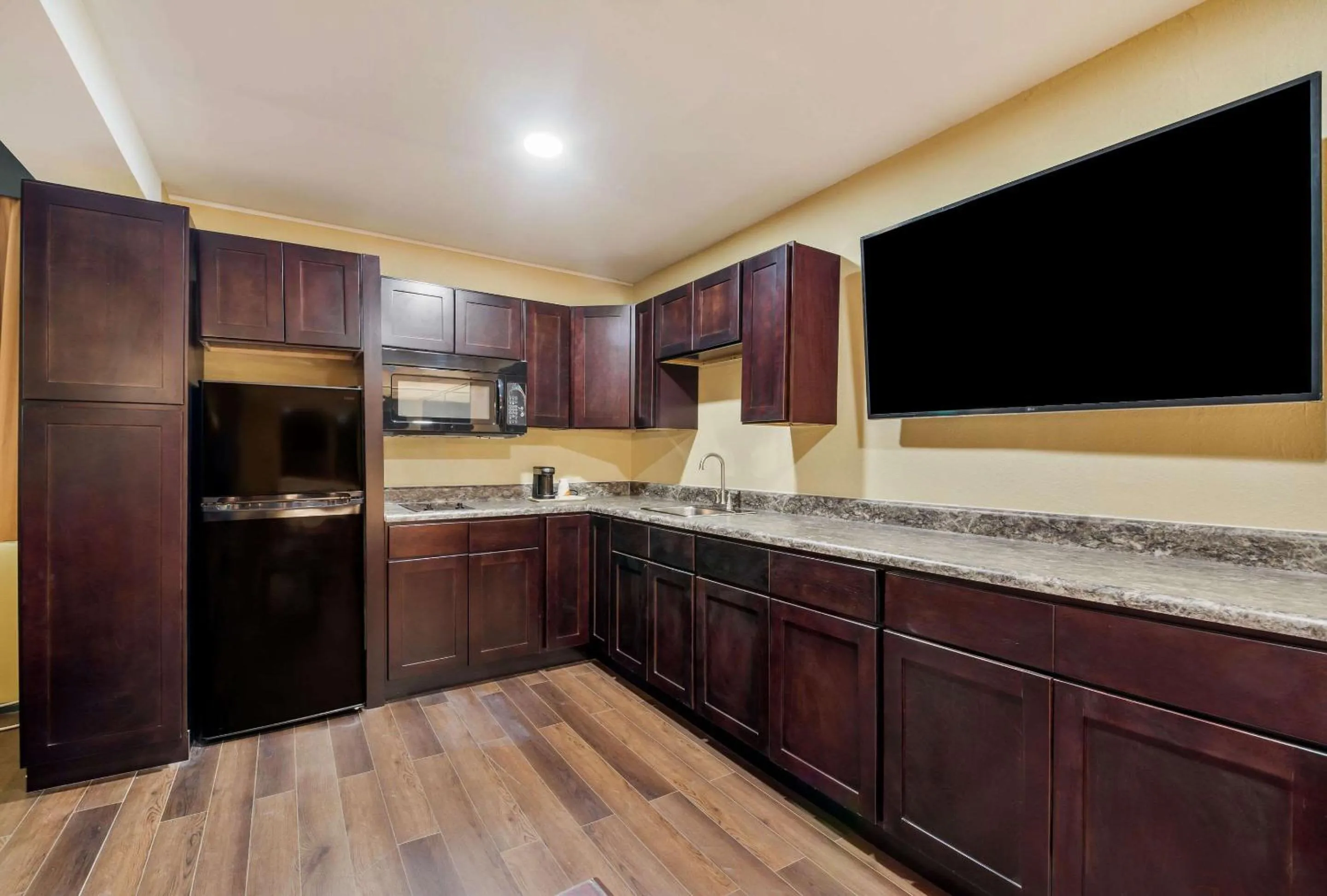 Bedroom in Suburban Studios Buffalo Airport