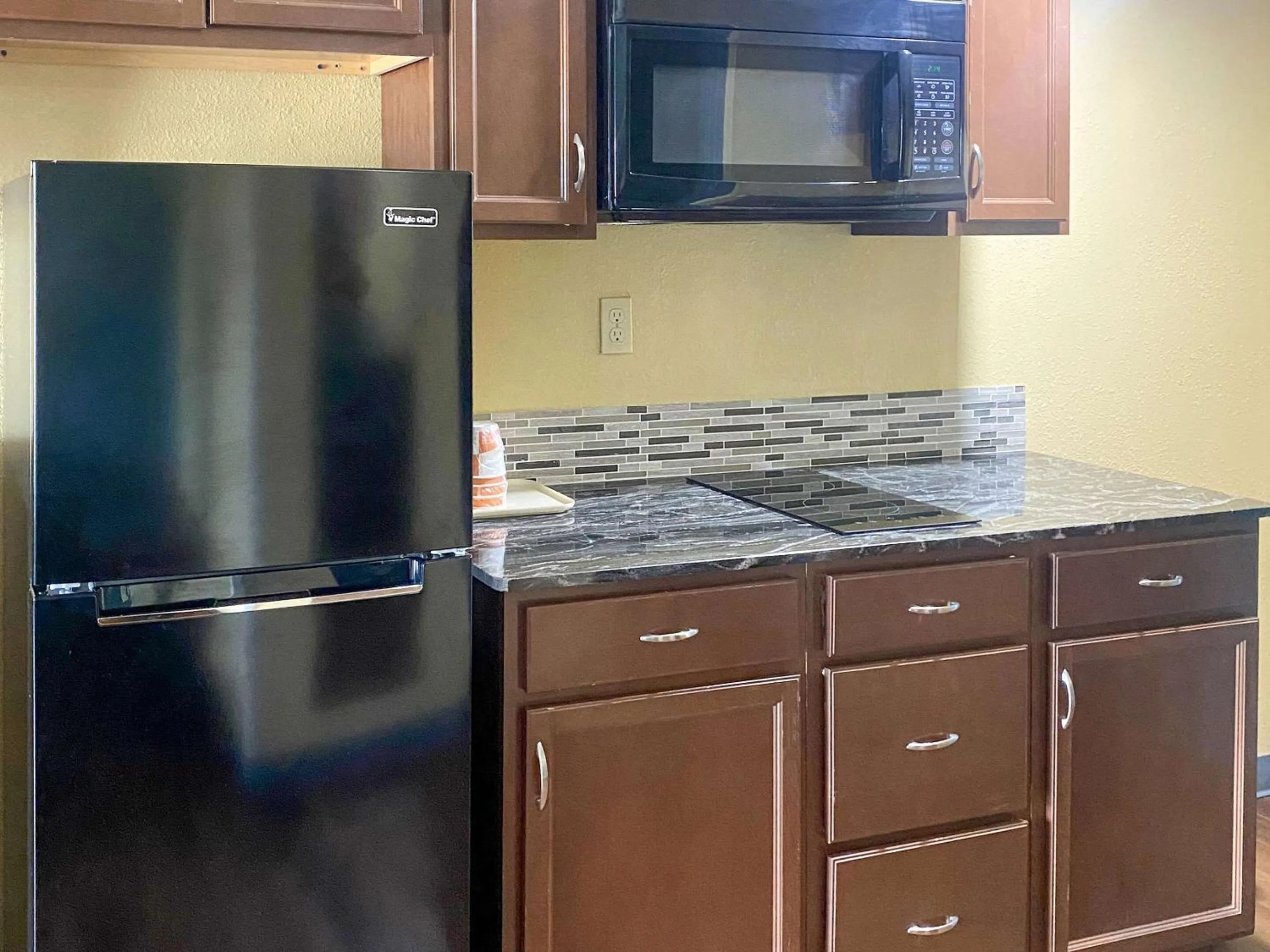 Bedroom in Suburban Studios Buffalo Airport