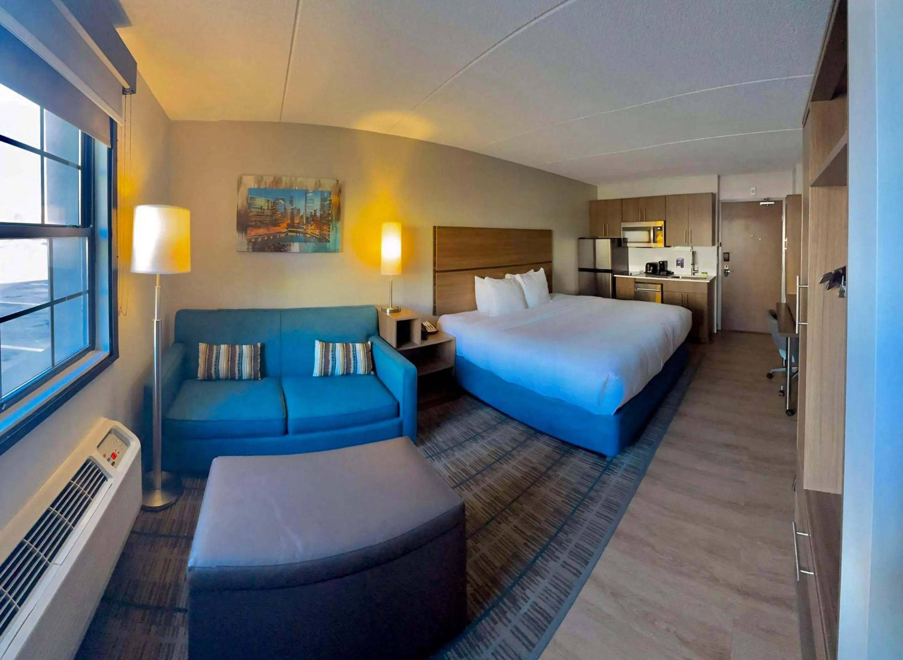 Bedroom, Bed in MainStay Suites Oakbrook Terrace - Chicago