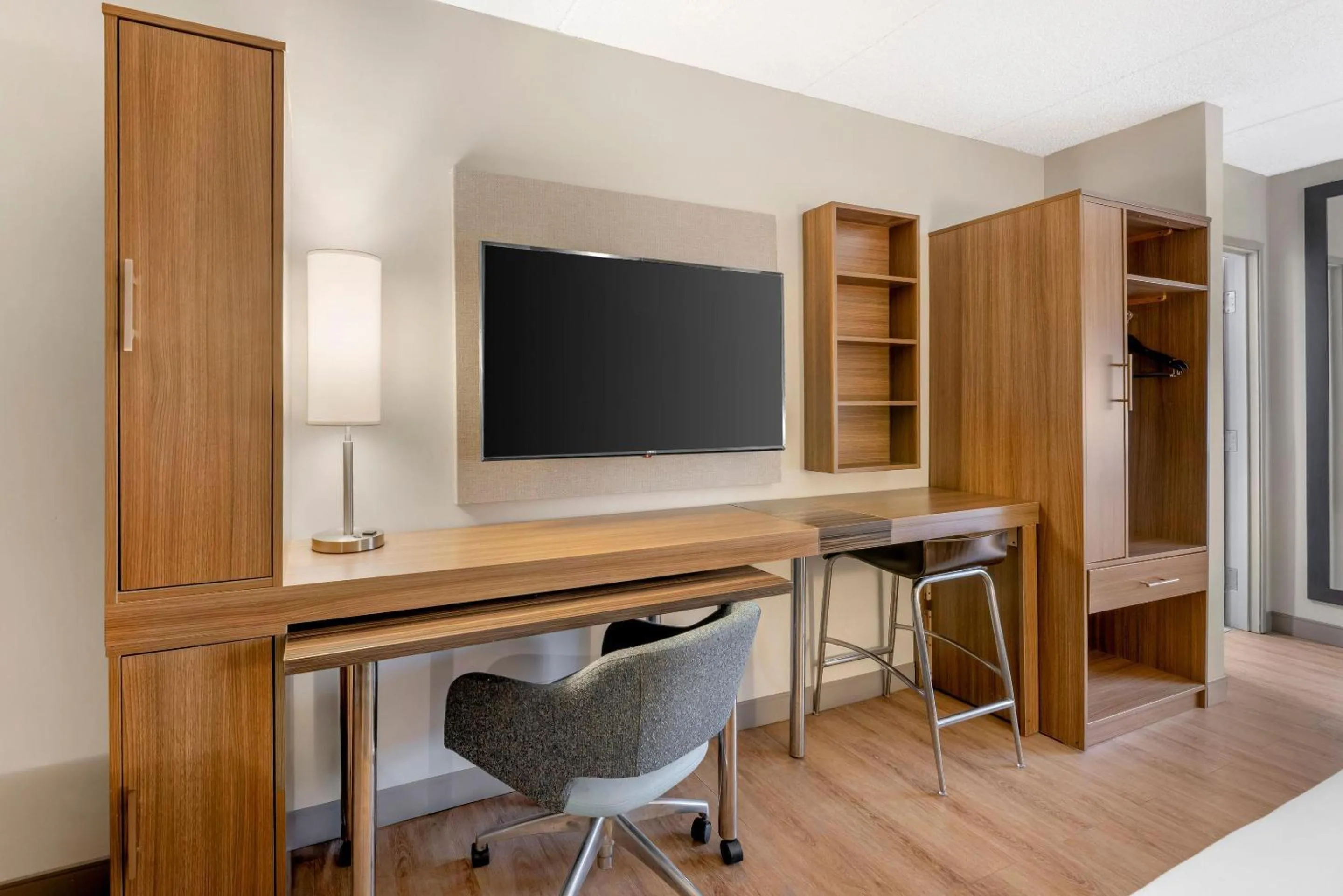 Bedroom in MainStay Suites Oakbrook Terrace - Chicago