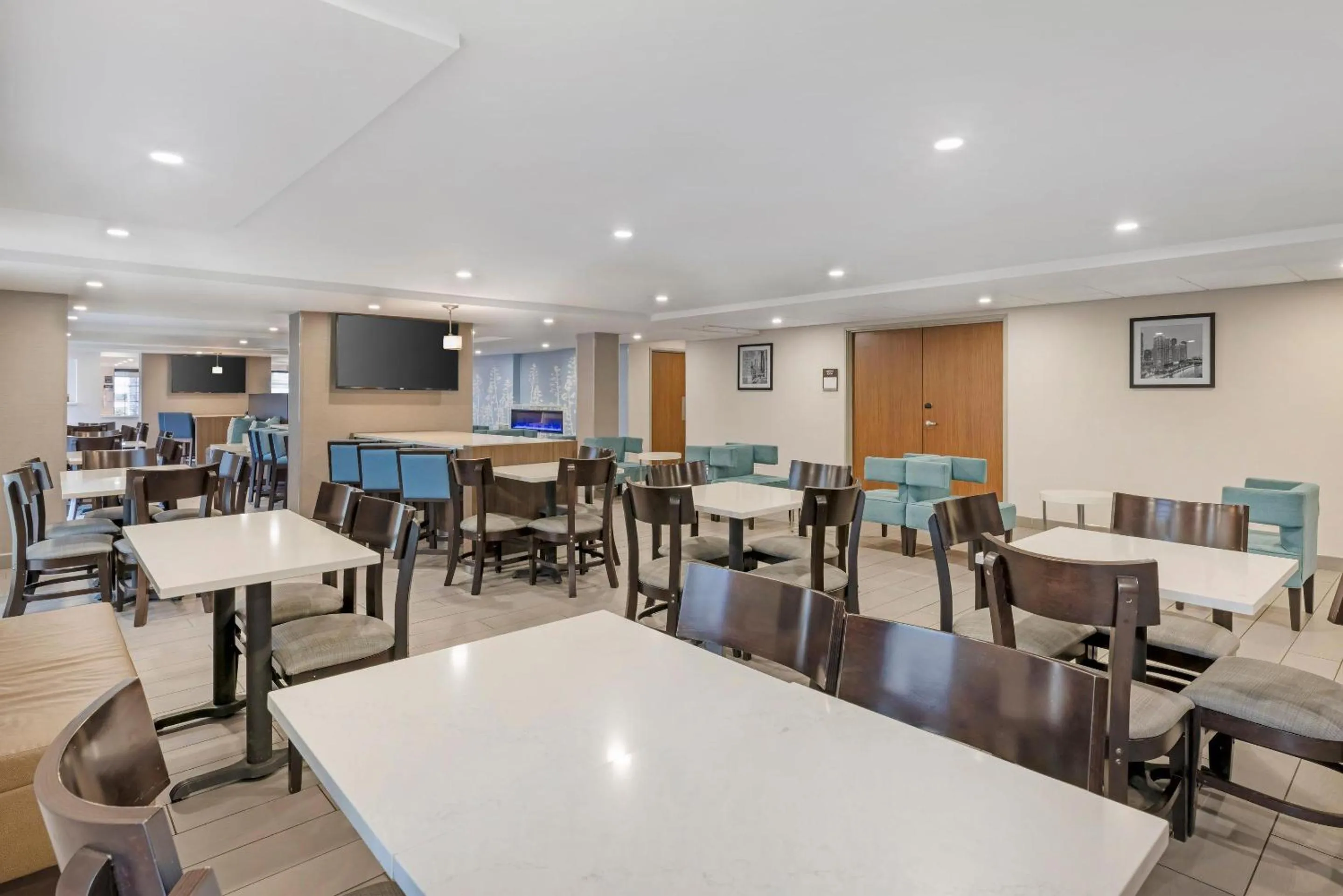 Breakfast in MainStay Suites Oakbrook Terrace - Chicago