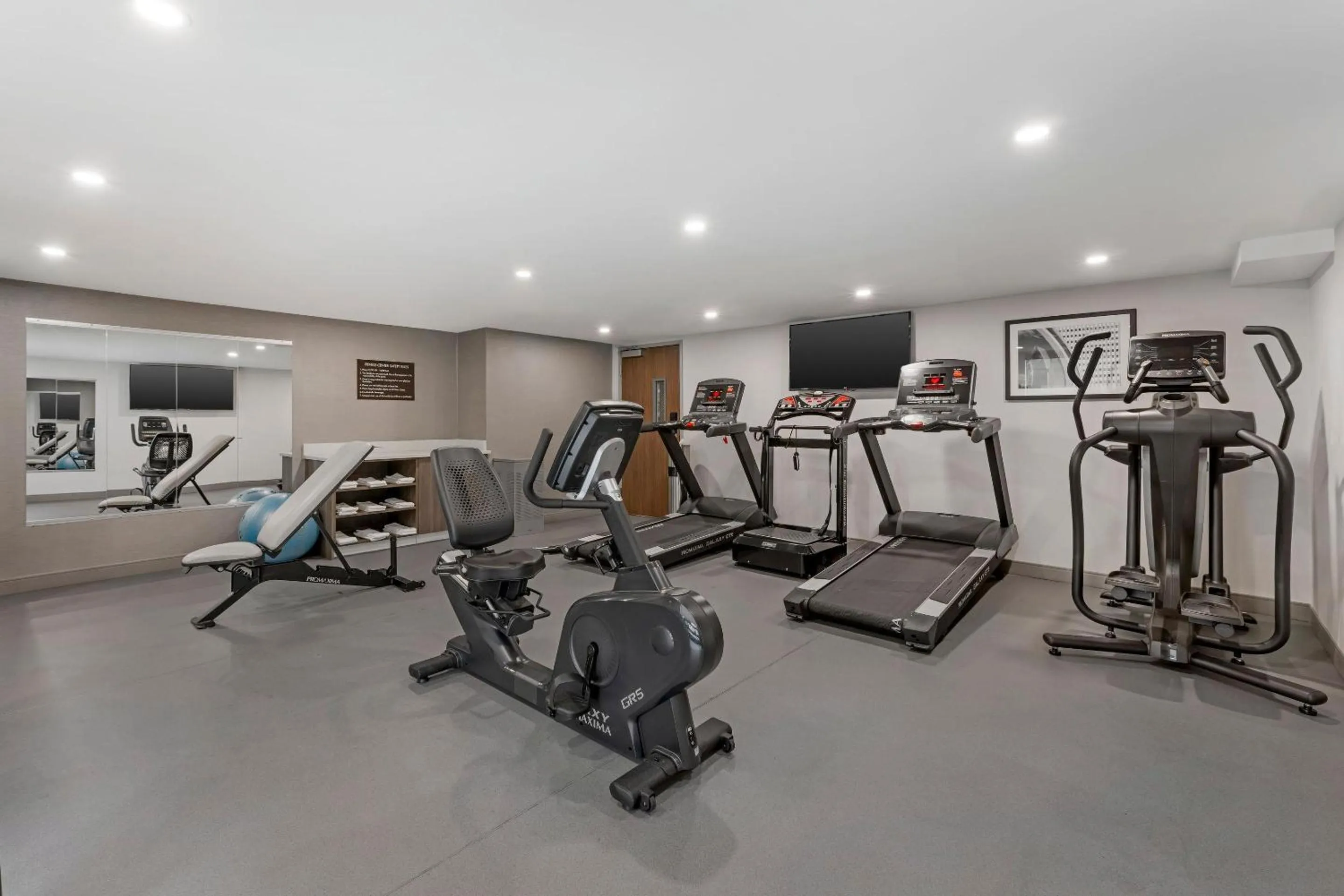 Fitness centre/facilities in MainStay Suites Oakbrook Terrace - Chicago