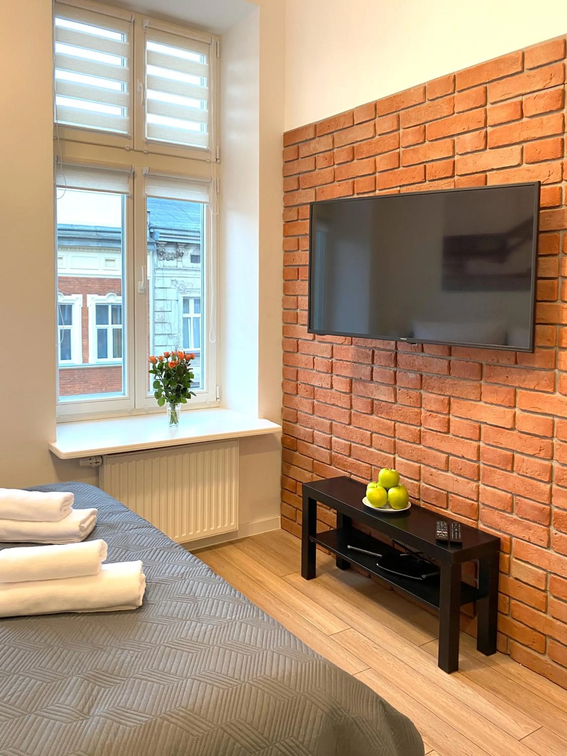 TV and multimedia, Bed in Starowiślna 41-43 by PI Apartments