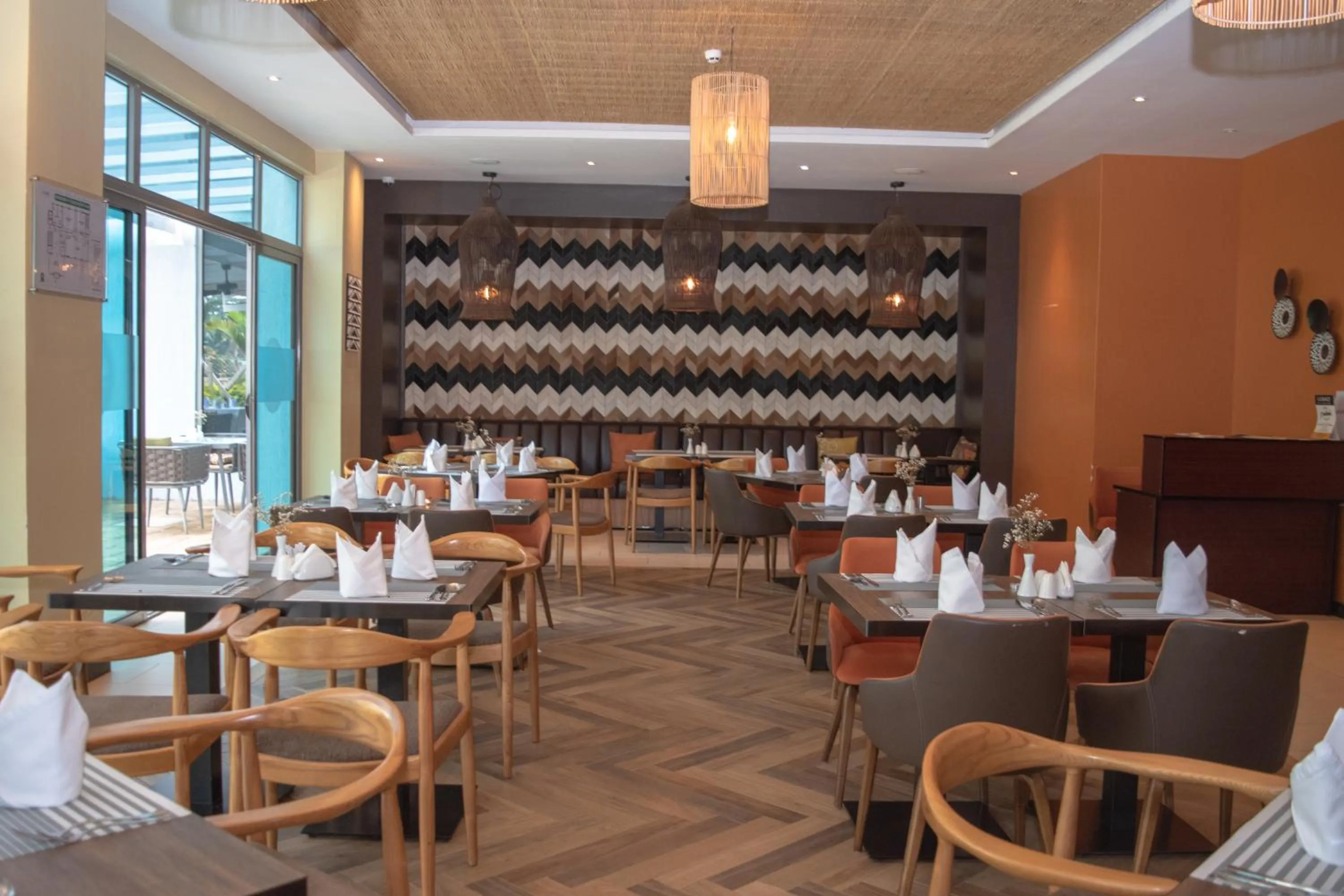 Restaurant/places to eat in Ulwazi Place Hotel by Trianum