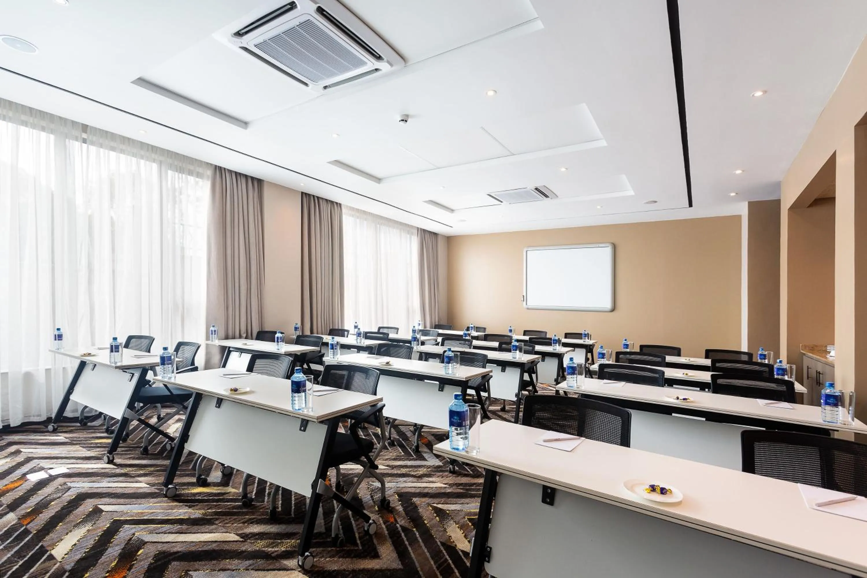 Business facilities in Ulwazi Place Hotel by Trianum