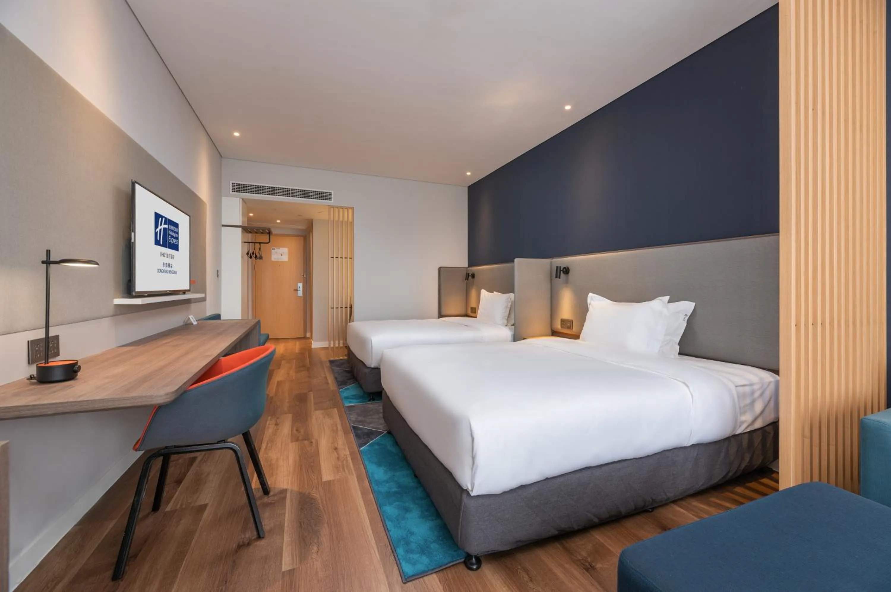 Bed in Holiday Inn Express Dongyang Hengdian, an IHG Hotel