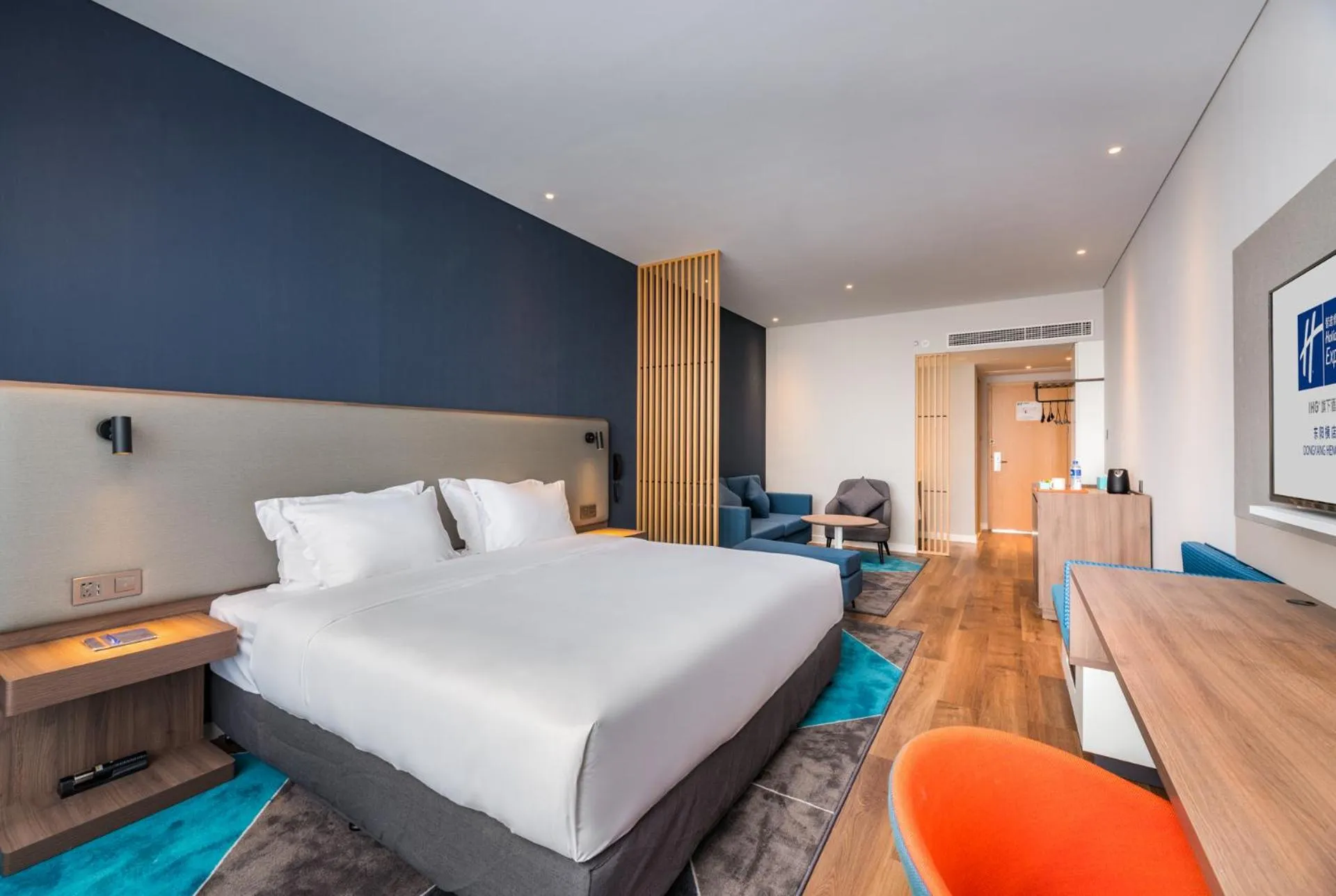 Bed in Holiday Inn Express Dongyang Hengdian, an IHG Hotel