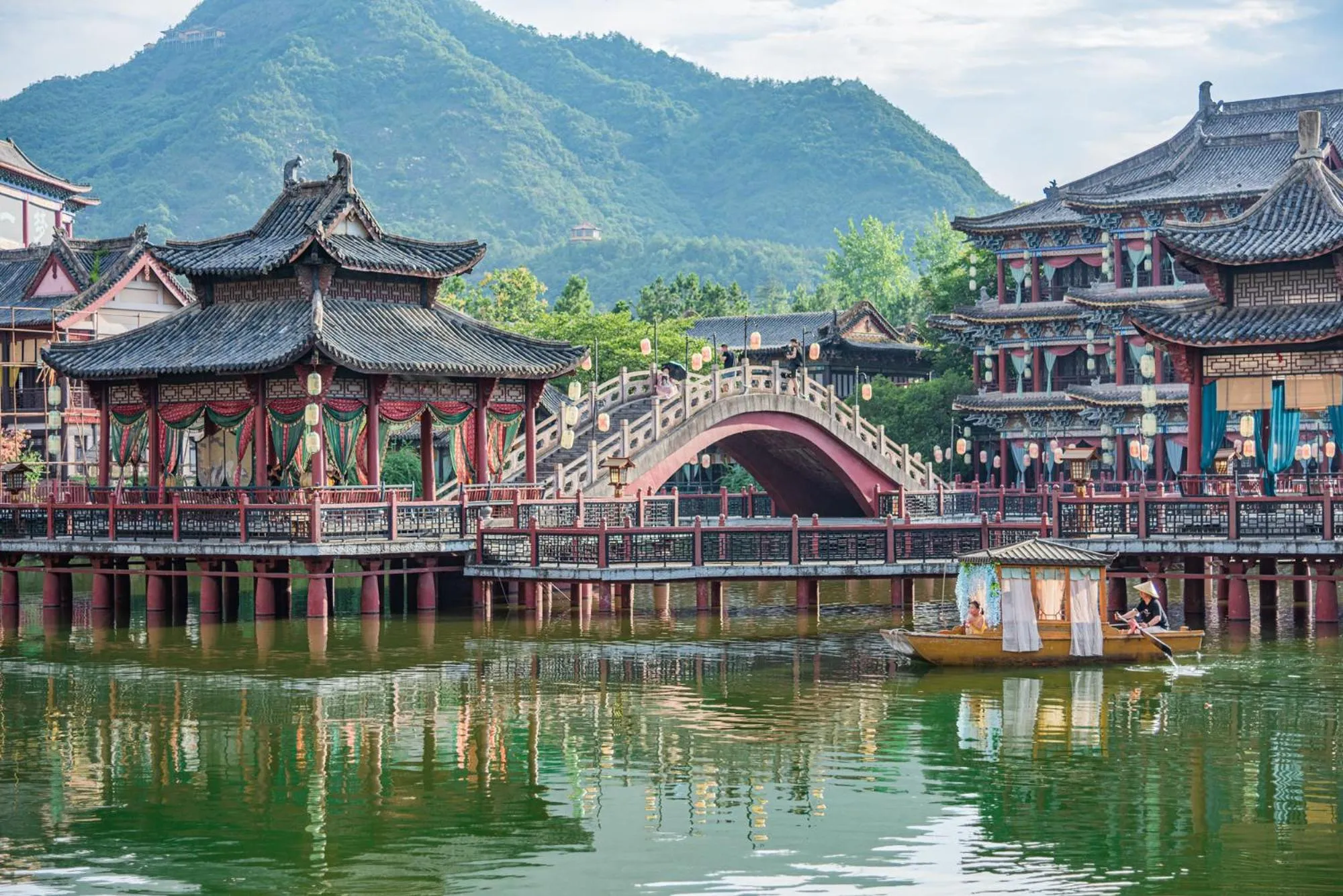 Holiday Inn Express Dongyang Hengdian, an IHG Hotel