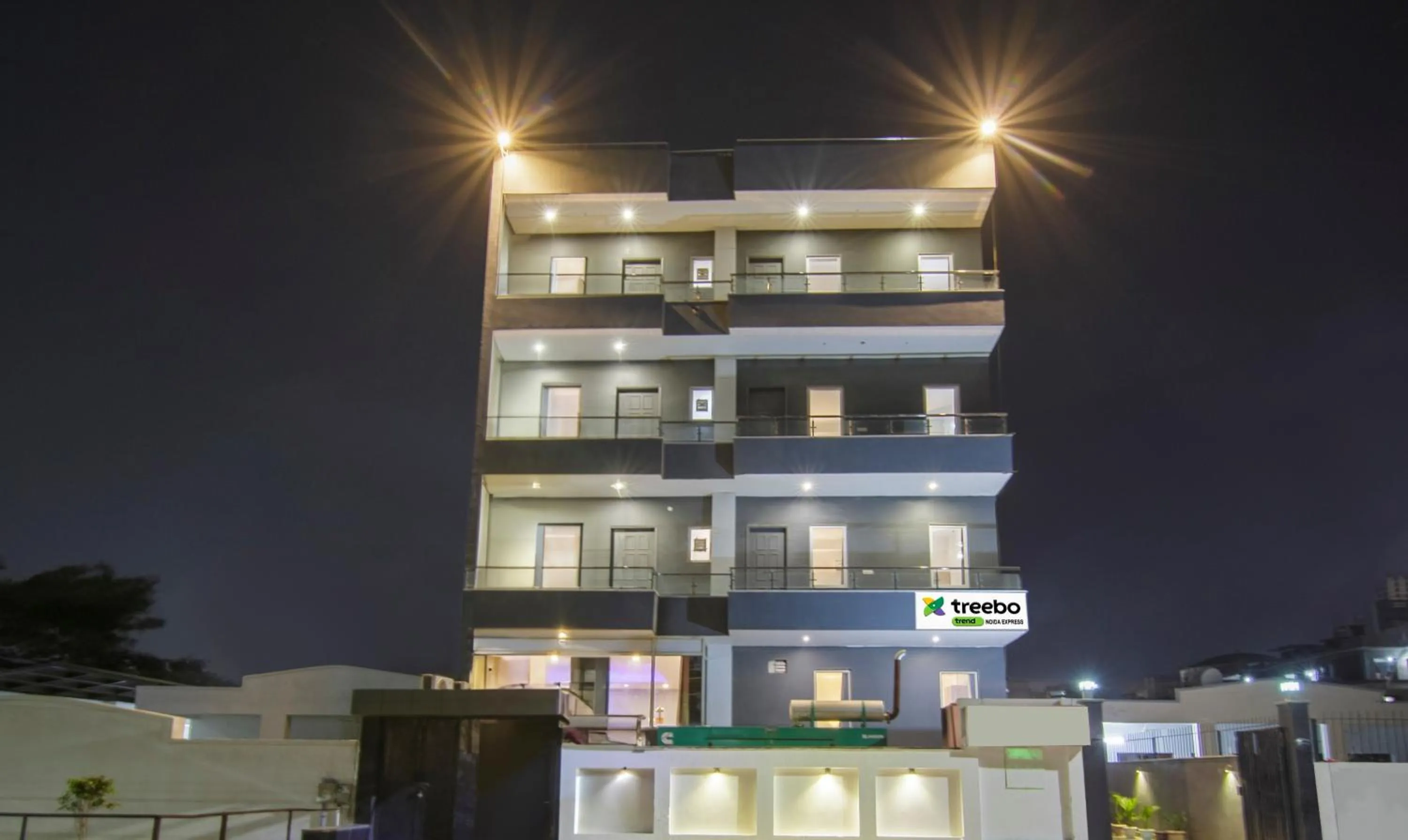 Facade/entrance in Treebo Noida Express