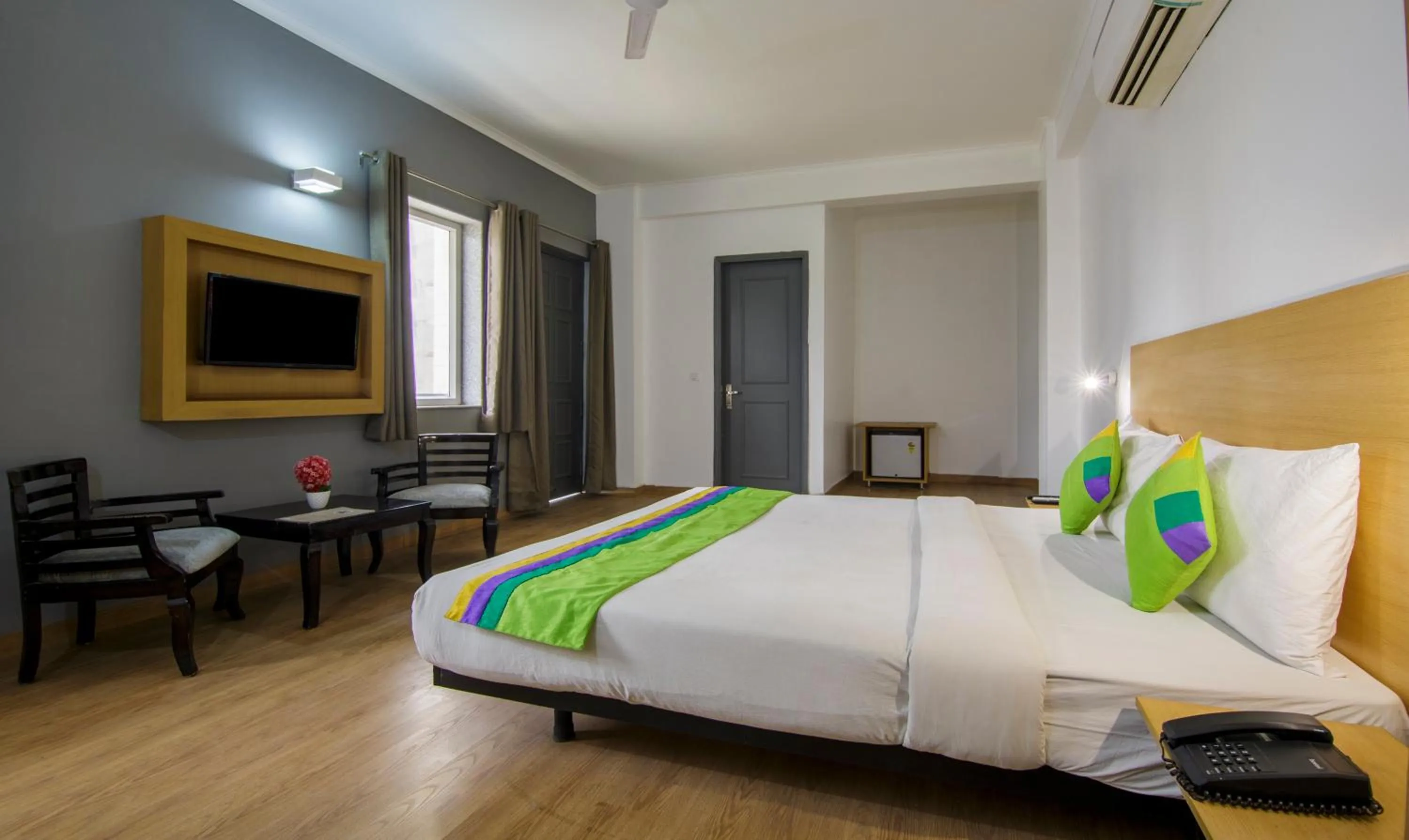 Bed in Treebo Noida Express