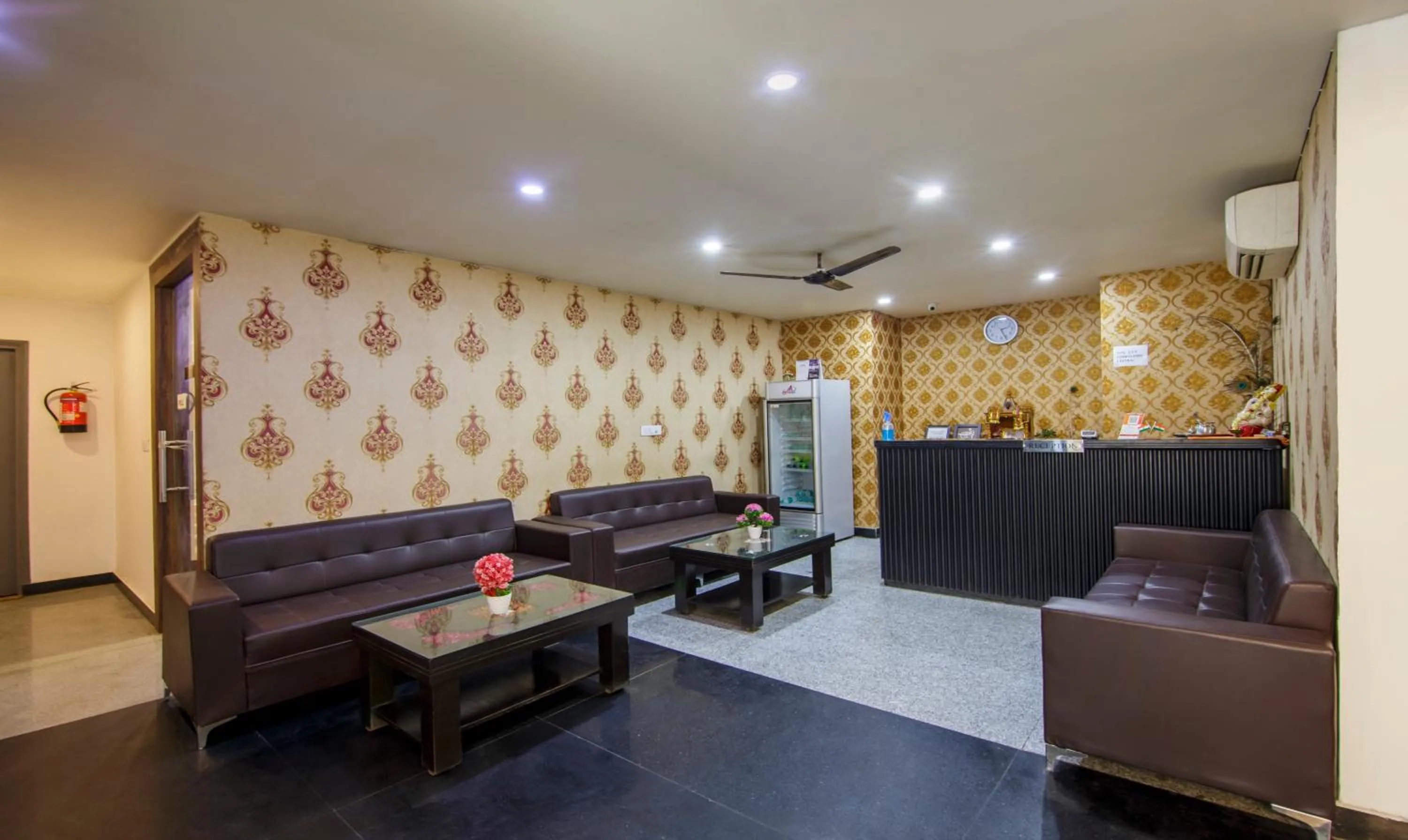 Lobby or reception in Treebo Noida Express