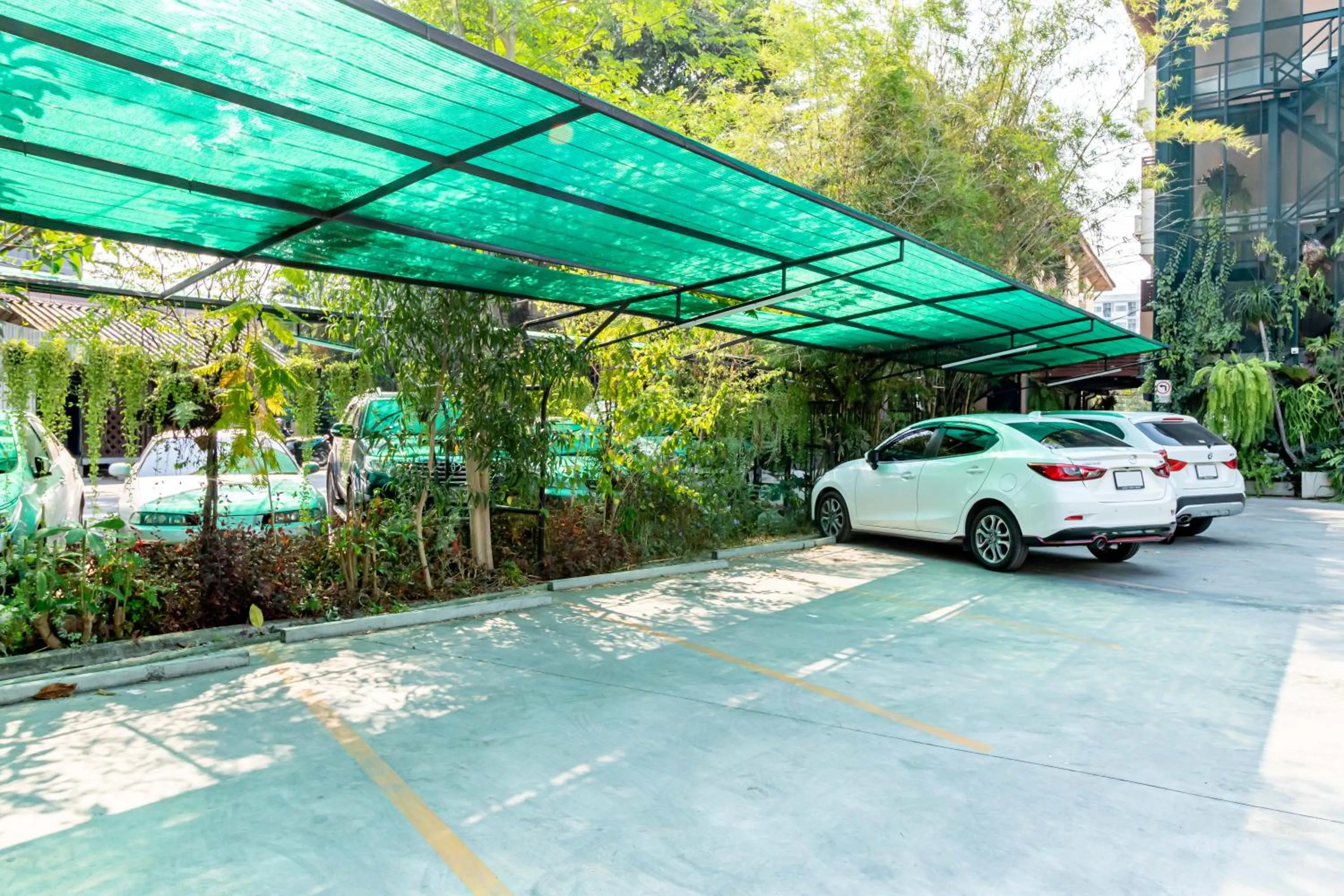 Parking in The Palm Hotel