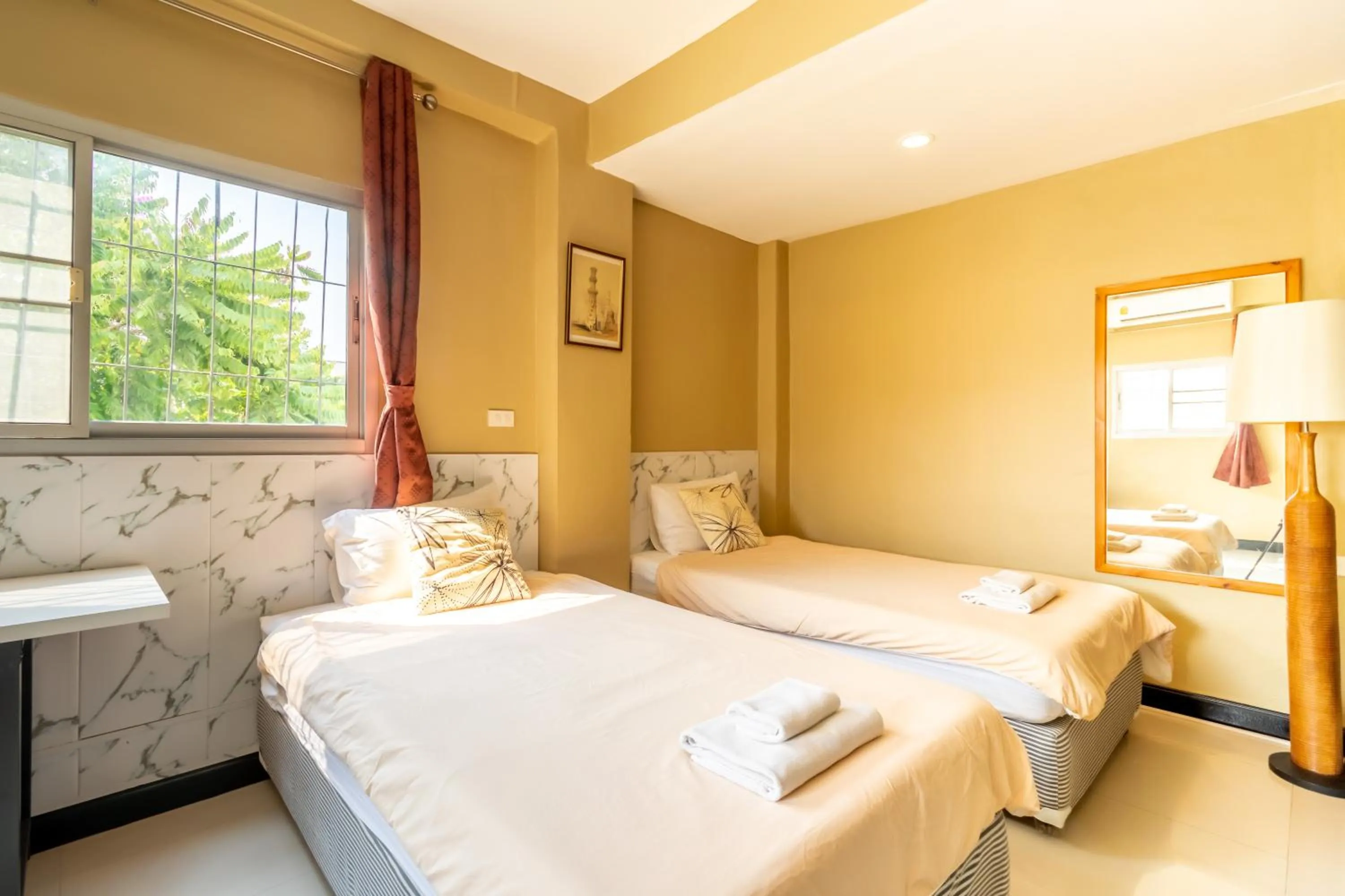 Bedroom, Bed in The Palm Hotel