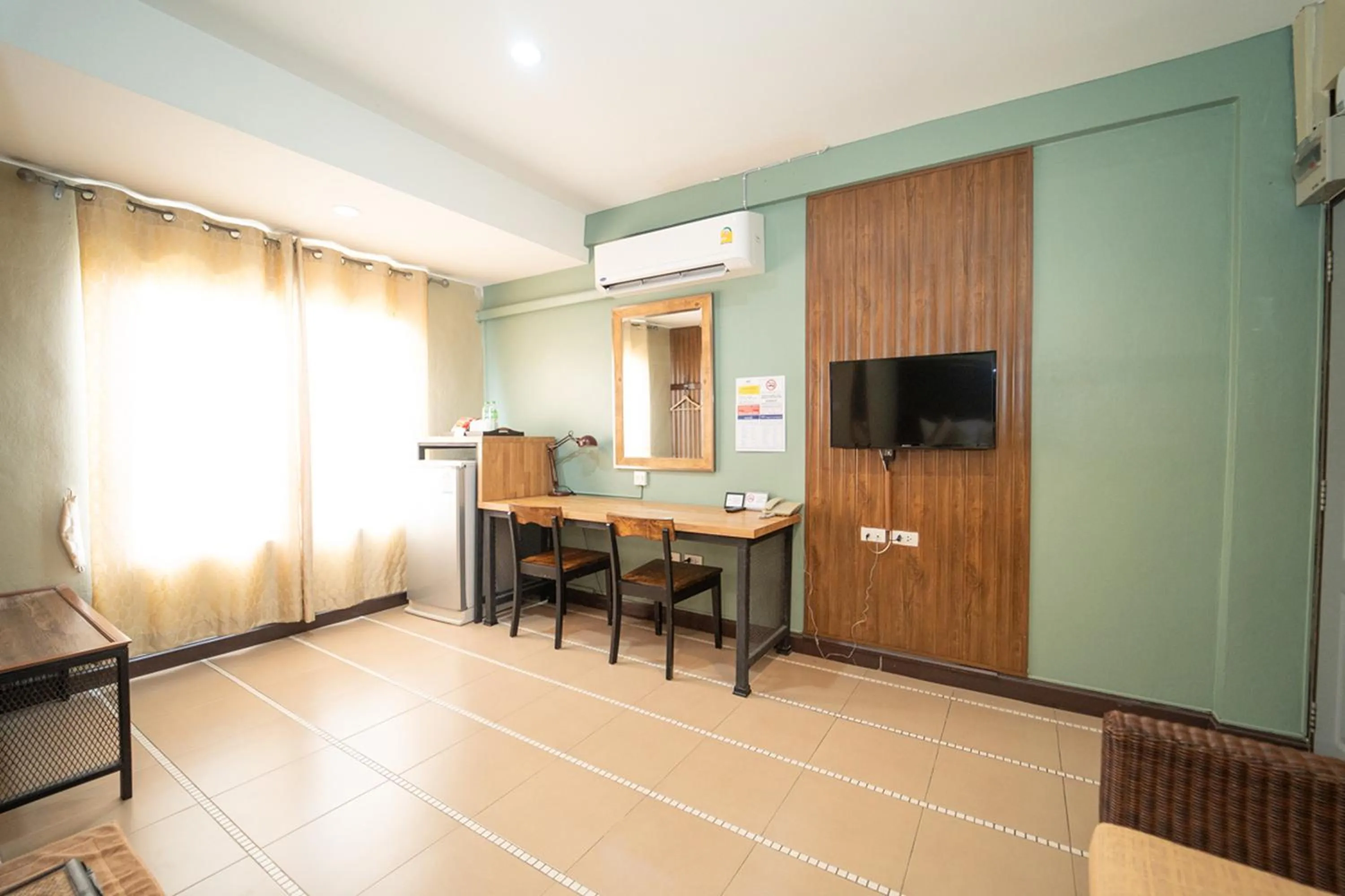 Photo of the whole room in The Palm Hotel