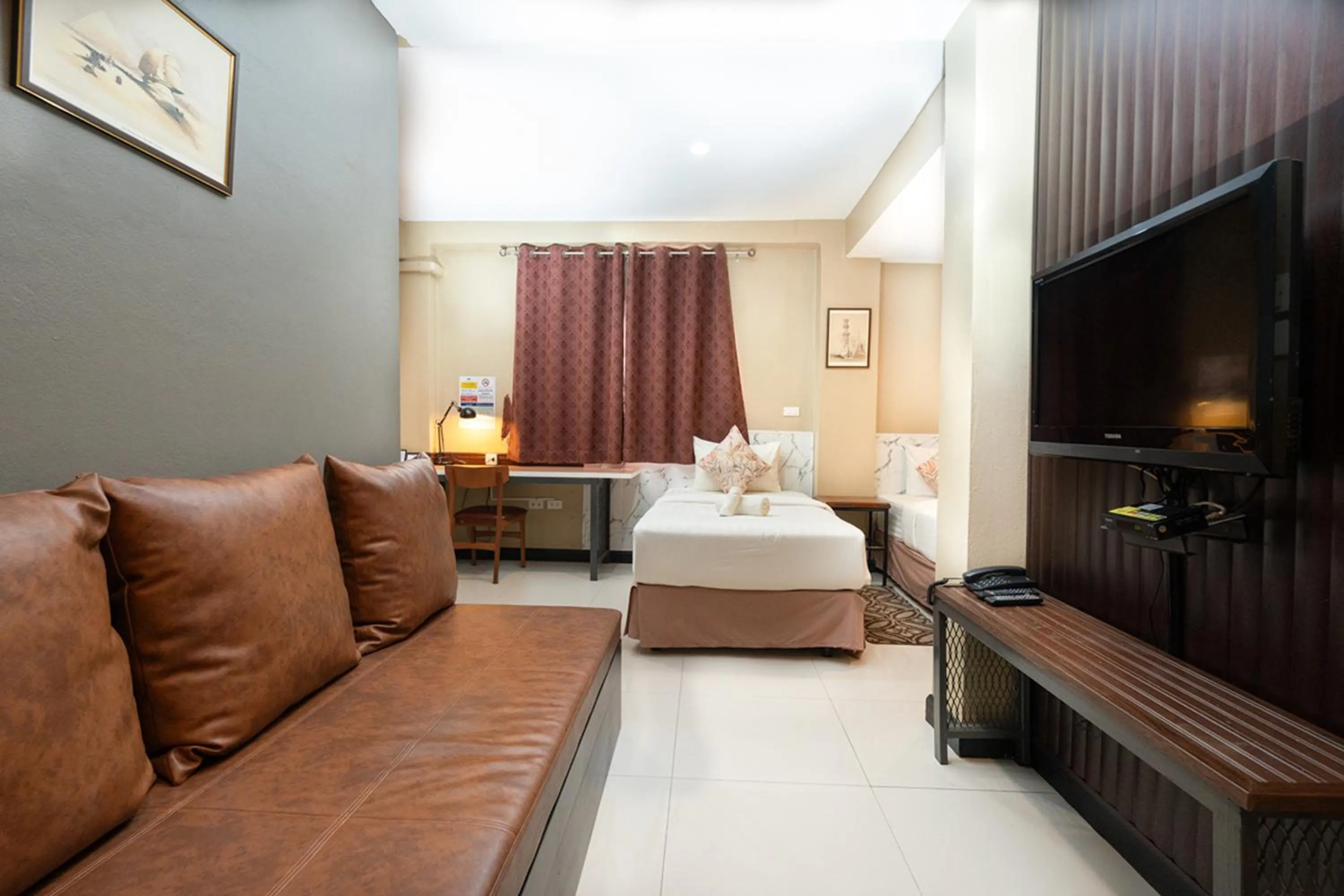 Photo of the whole room, Bed in The Palm Hotel