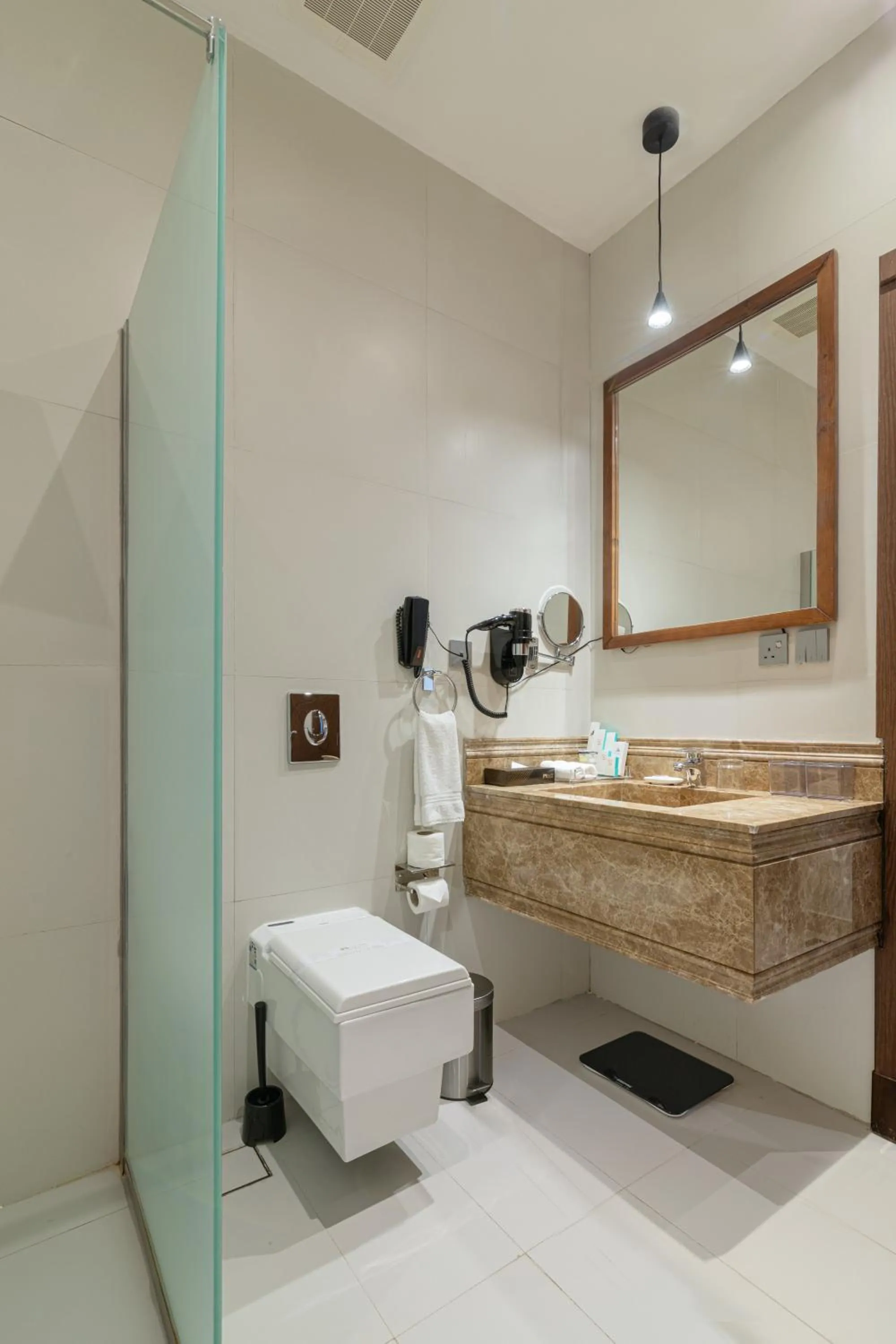 Bathroom in The Gate Hotel and Apartments