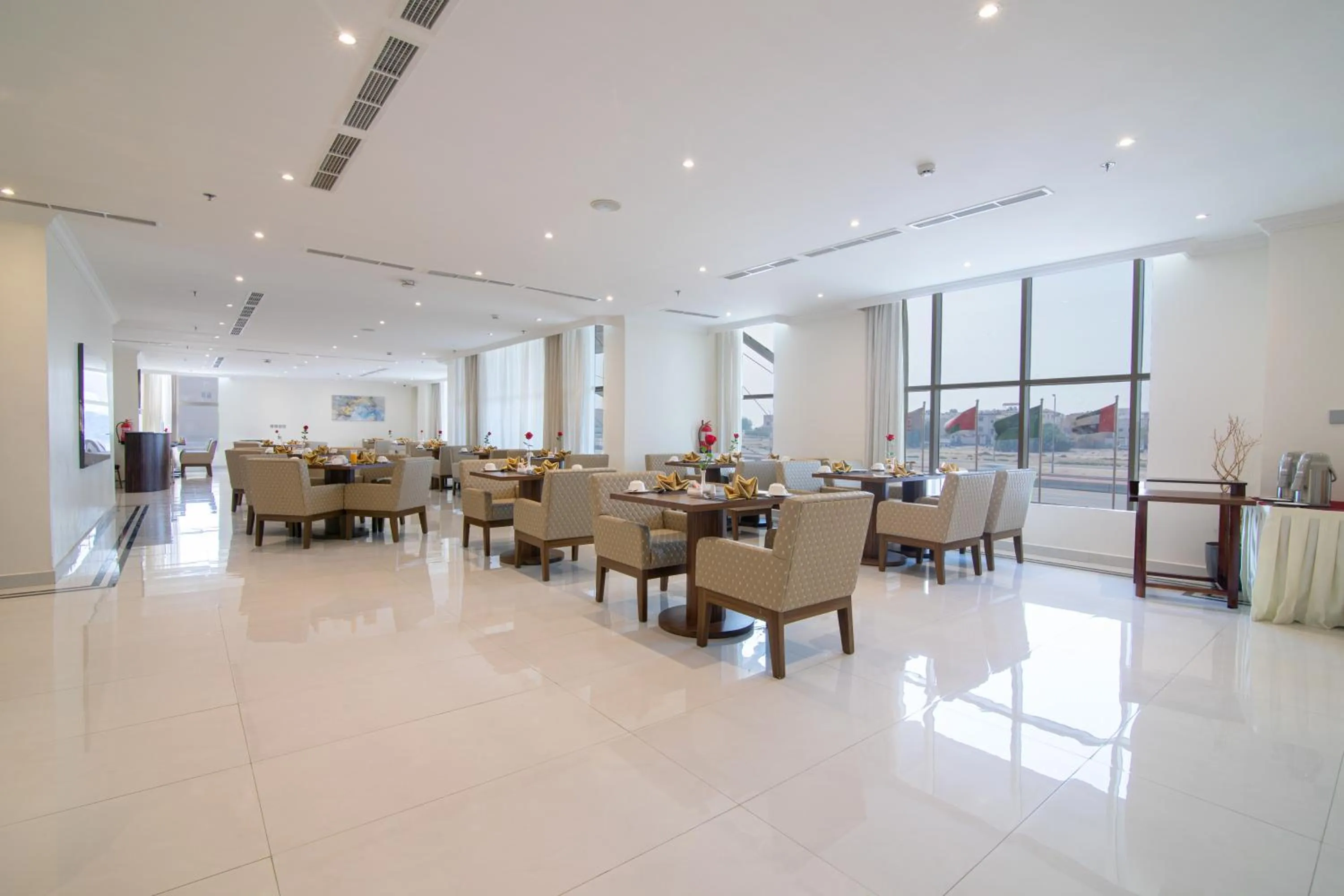 Restaurant/places to eat in The Gate Hotel and Apartments