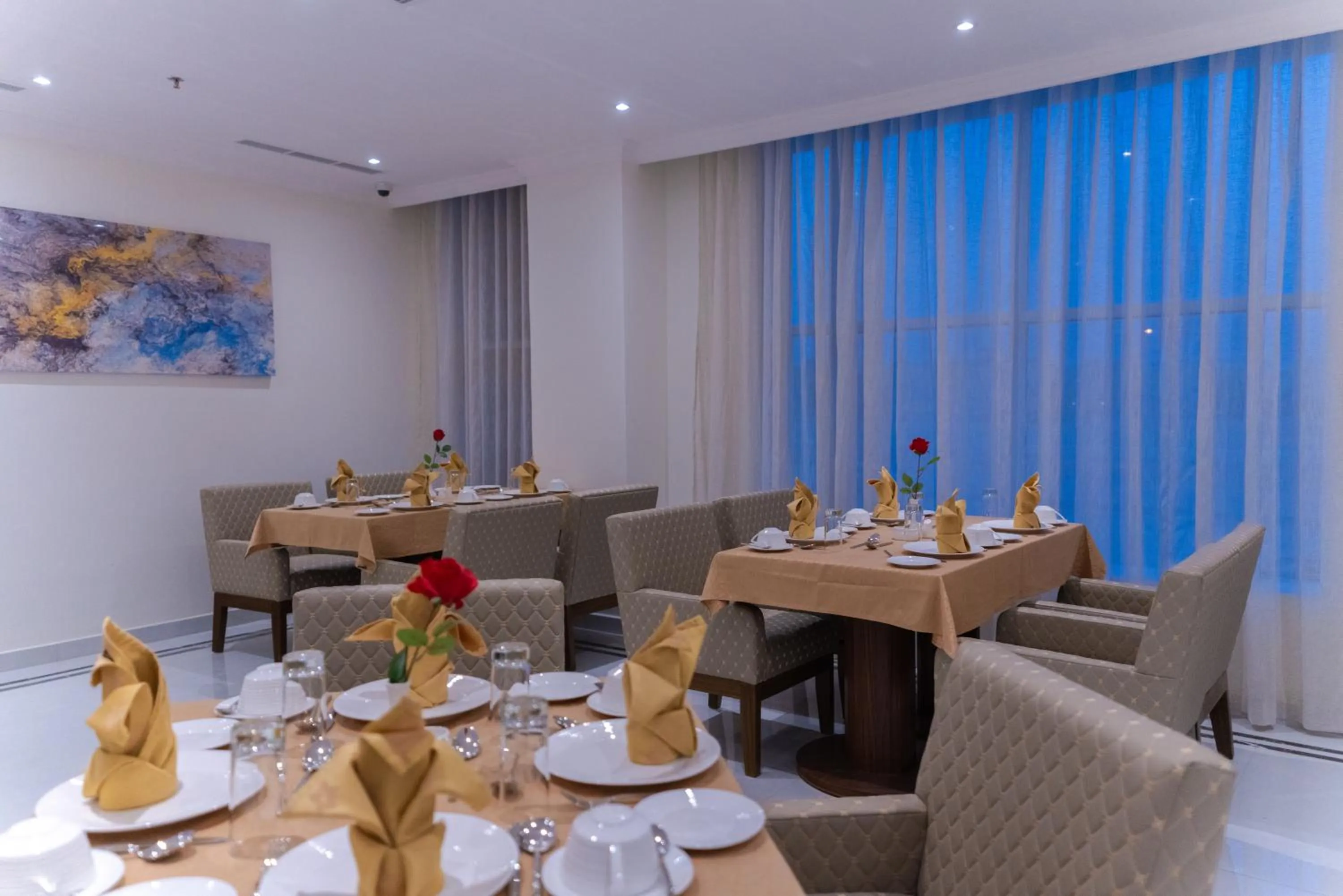 Restaurant/places to eat in The Gate Hotel and Apartments