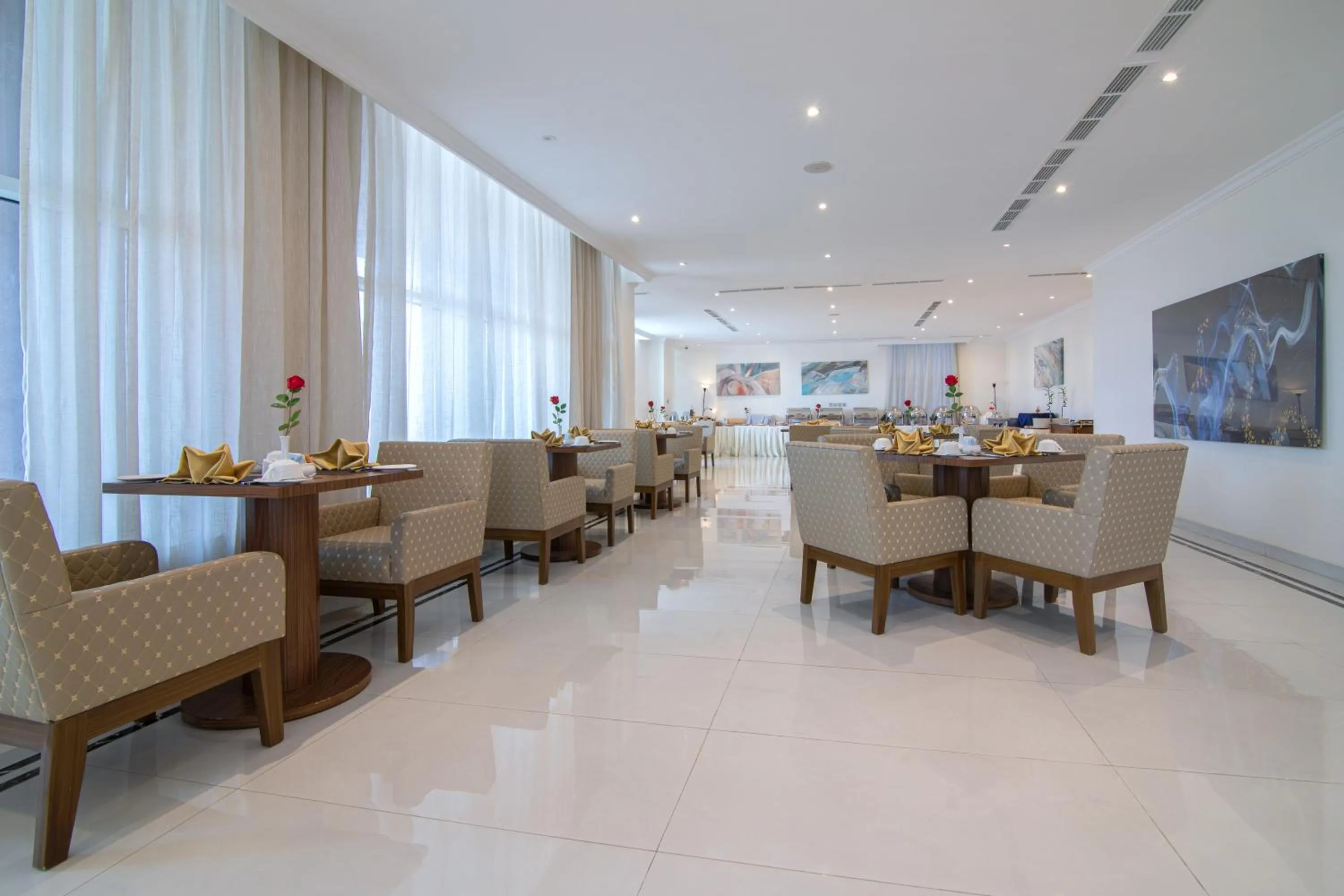 Restaurant/places to eat in The Gate Hotel and Apartments