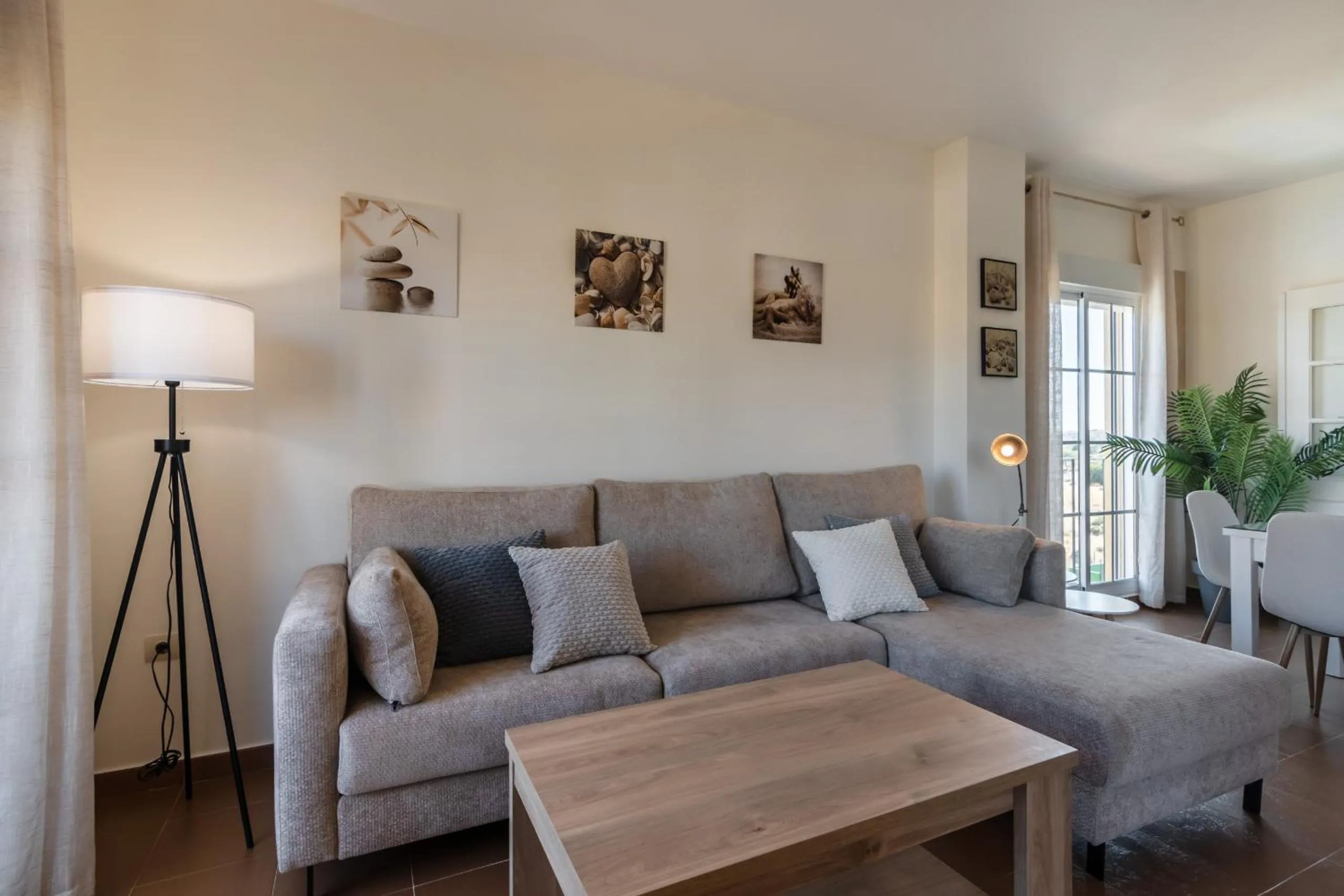 Communal lounge/ TV room in Albatros Golf I by Ĥ