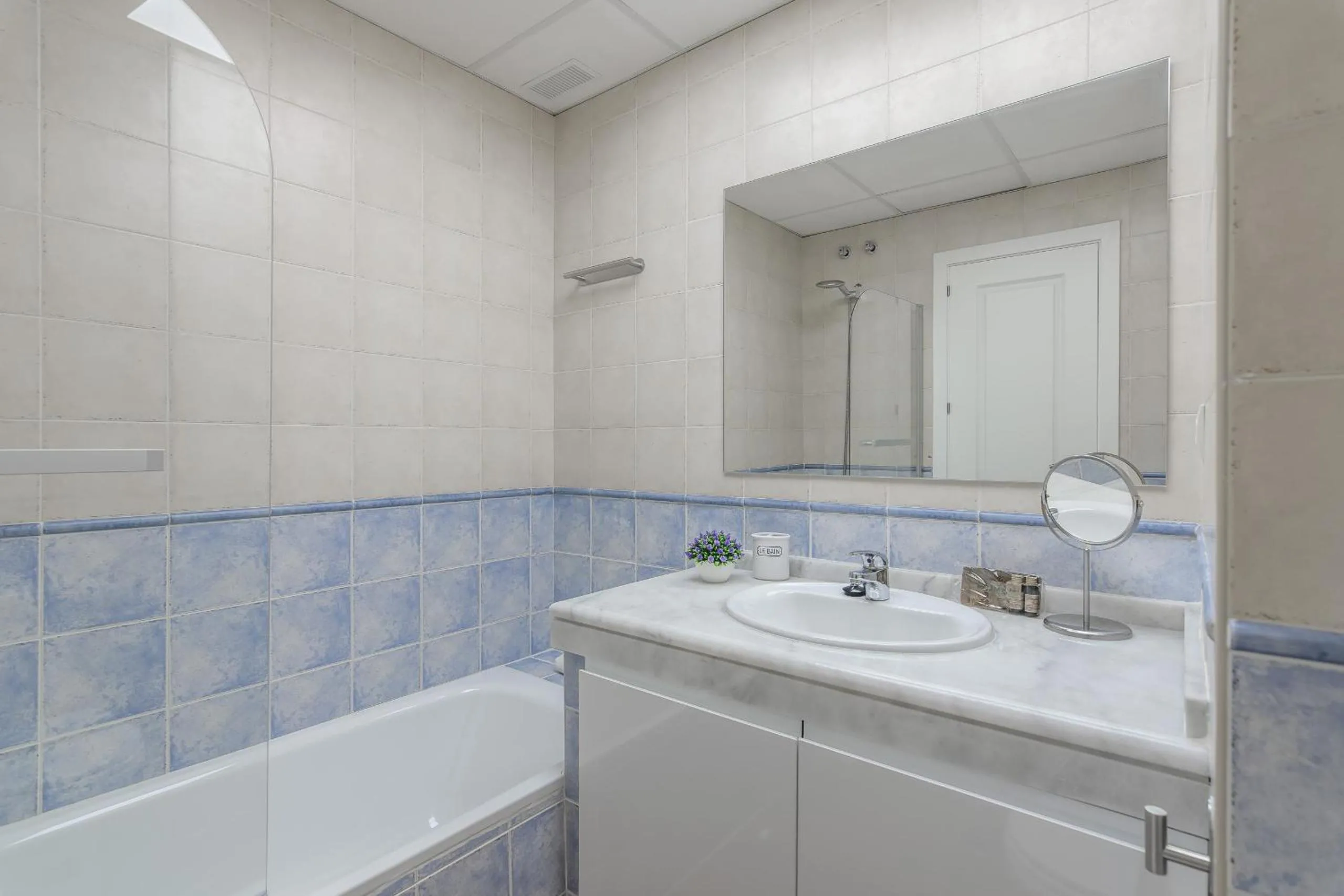 Bathroom in Albatros Golf I by Ĥ