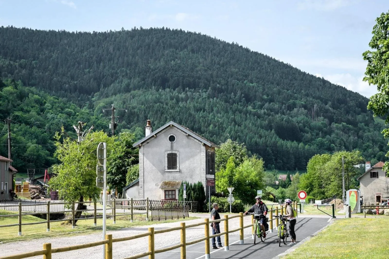 Hiking, Property Building in Hôtel & Spa du Tremplin