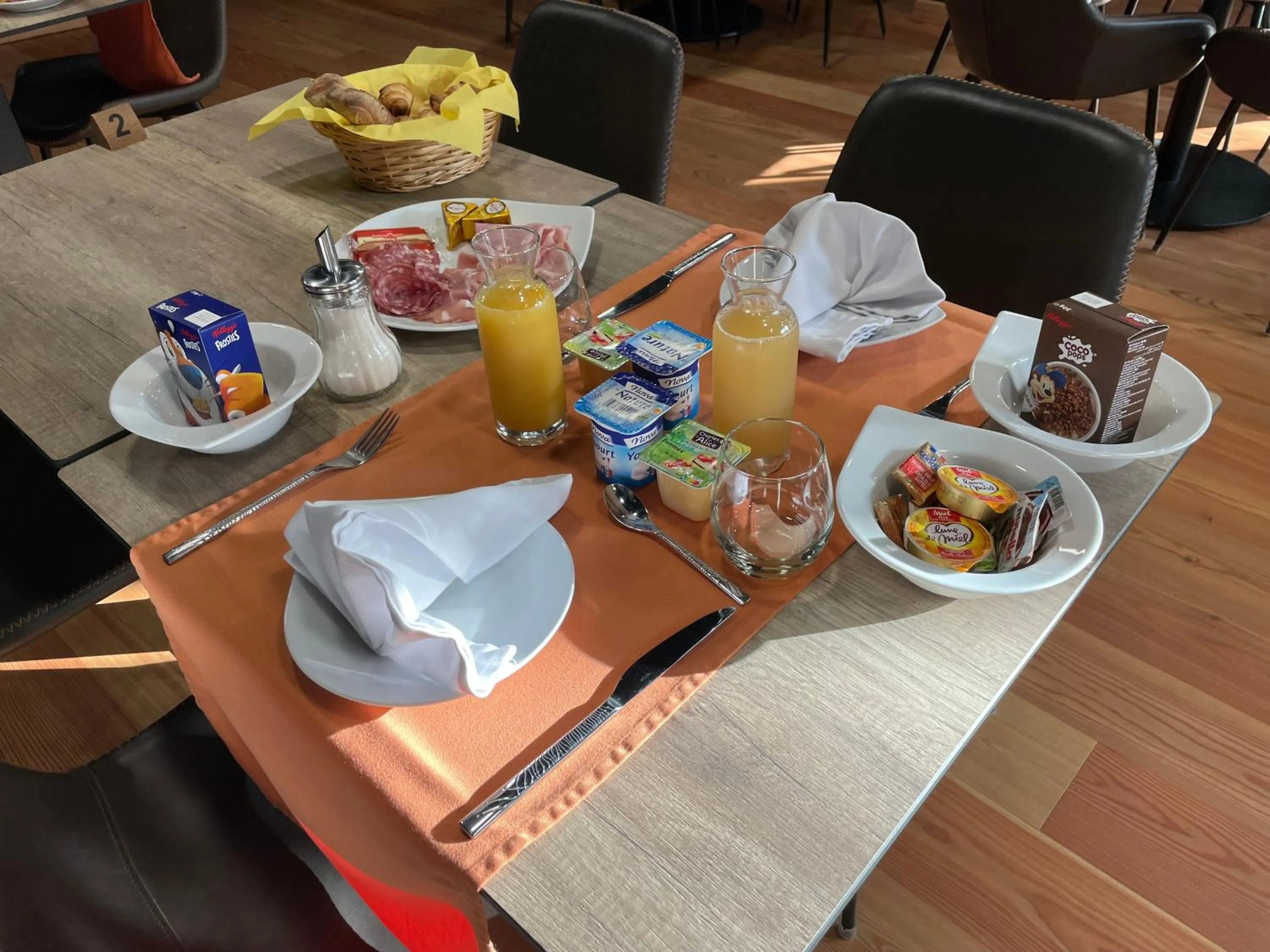 Breakfast in Hôtel & Spa du Tremplin