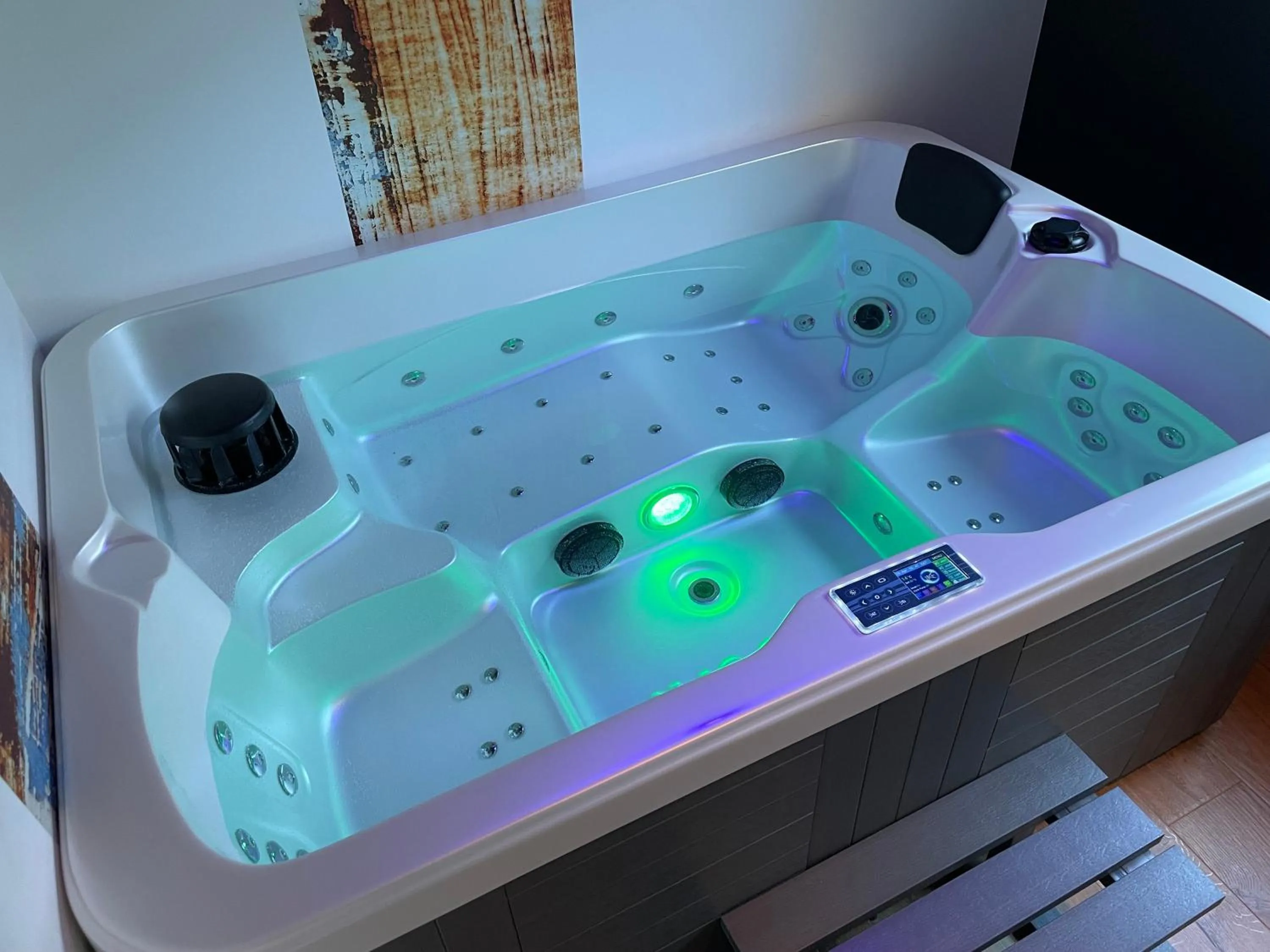 Hot Tub, Bathroom in Hôtel & Spa du Tremplin